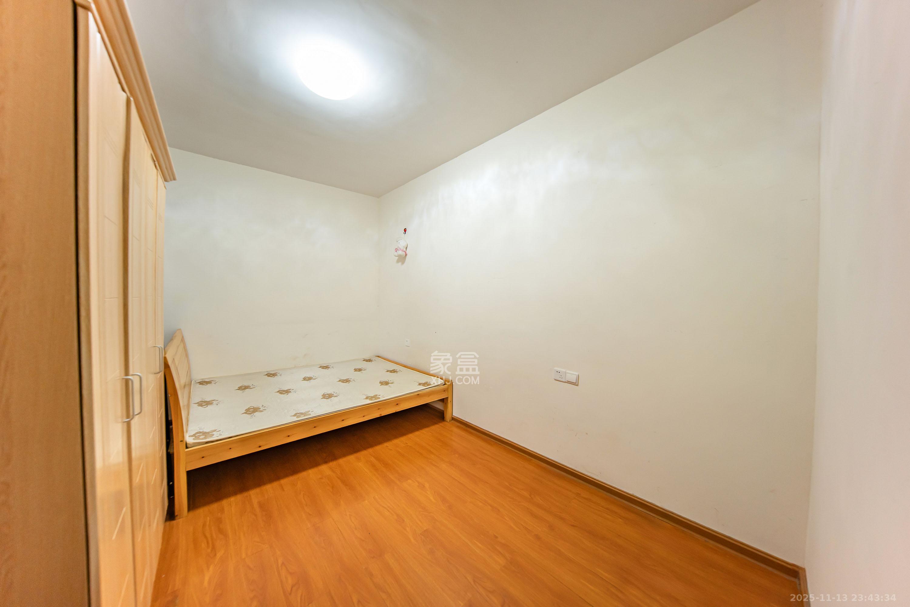 湘熙水郡(观澜海赋家园) 3室2厅1卫 100.0万 湘熙水郡(观澜海赋家园) 3室2厅1卫 100.0万卧室