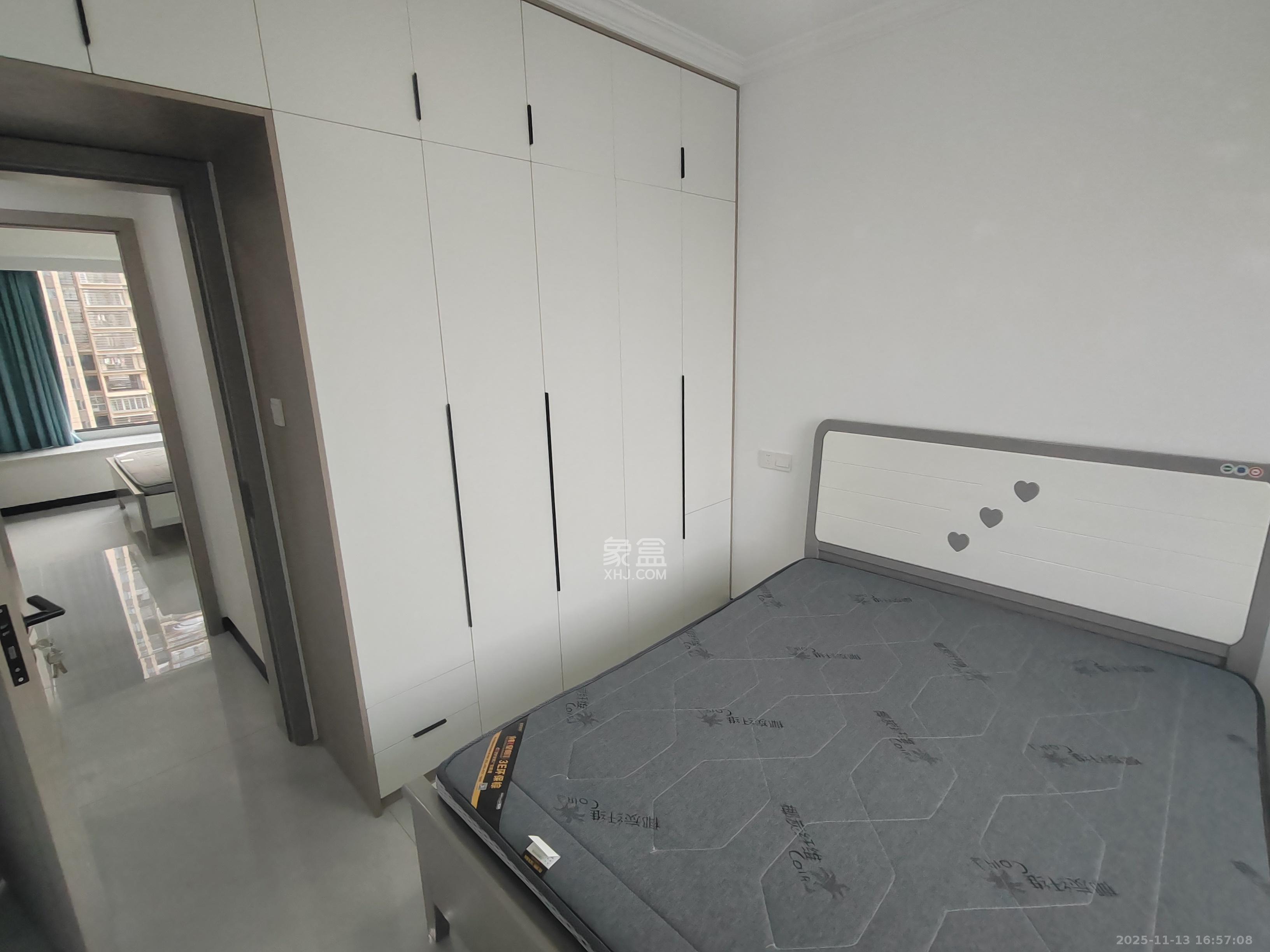 桥头家园三期  4室2厅2卫    2600.0元/月室内图