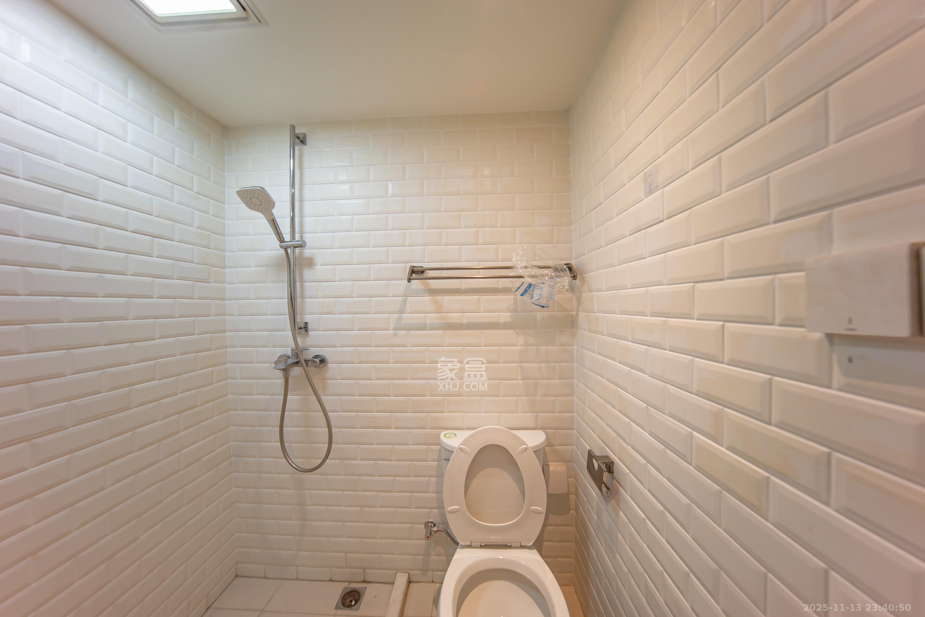 荟聚之光  1室1厅1卫    36.0万卫生间