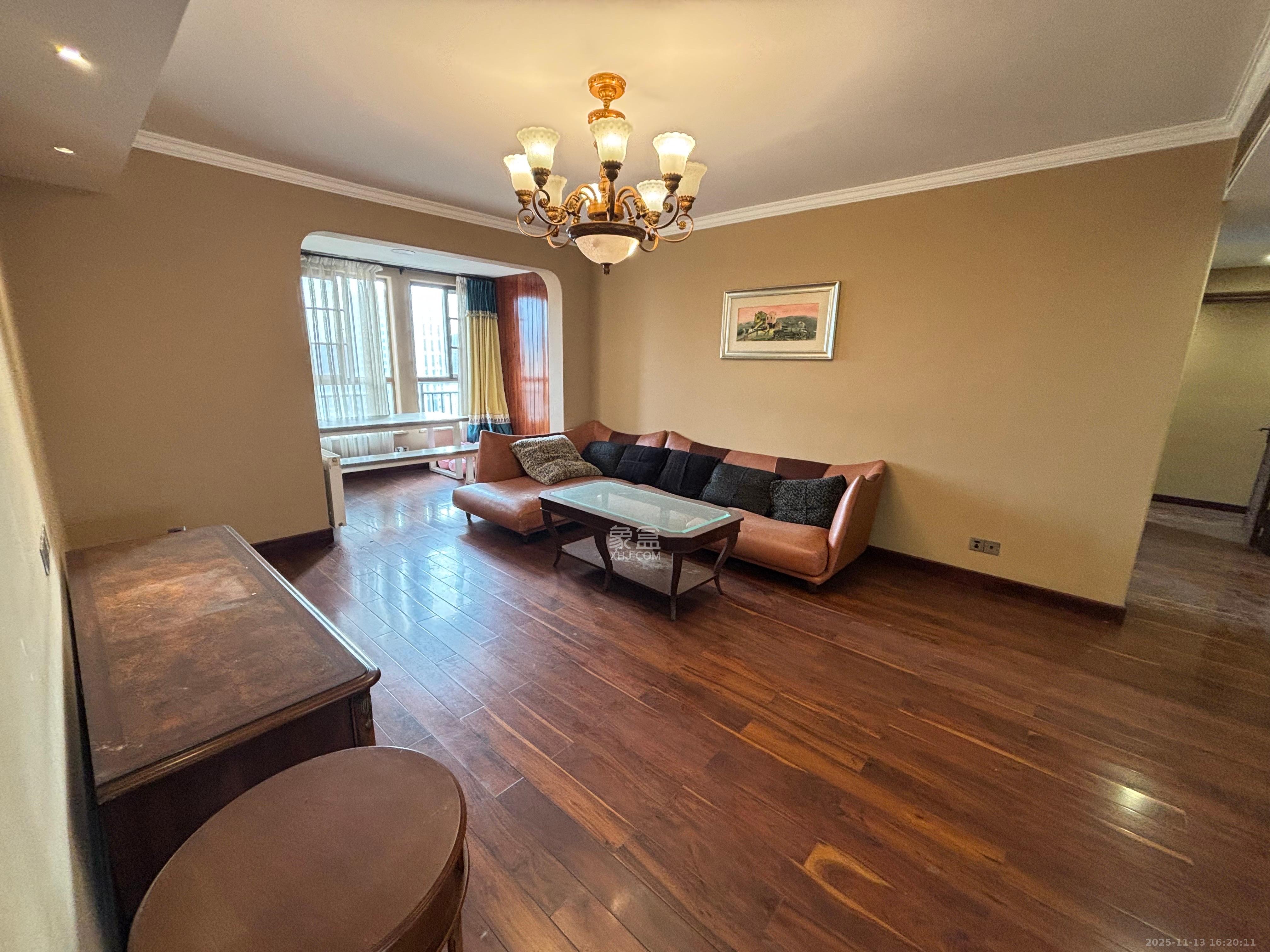 第六都（陆都小区）  4室2厅2卫    5000.0元/月室内图