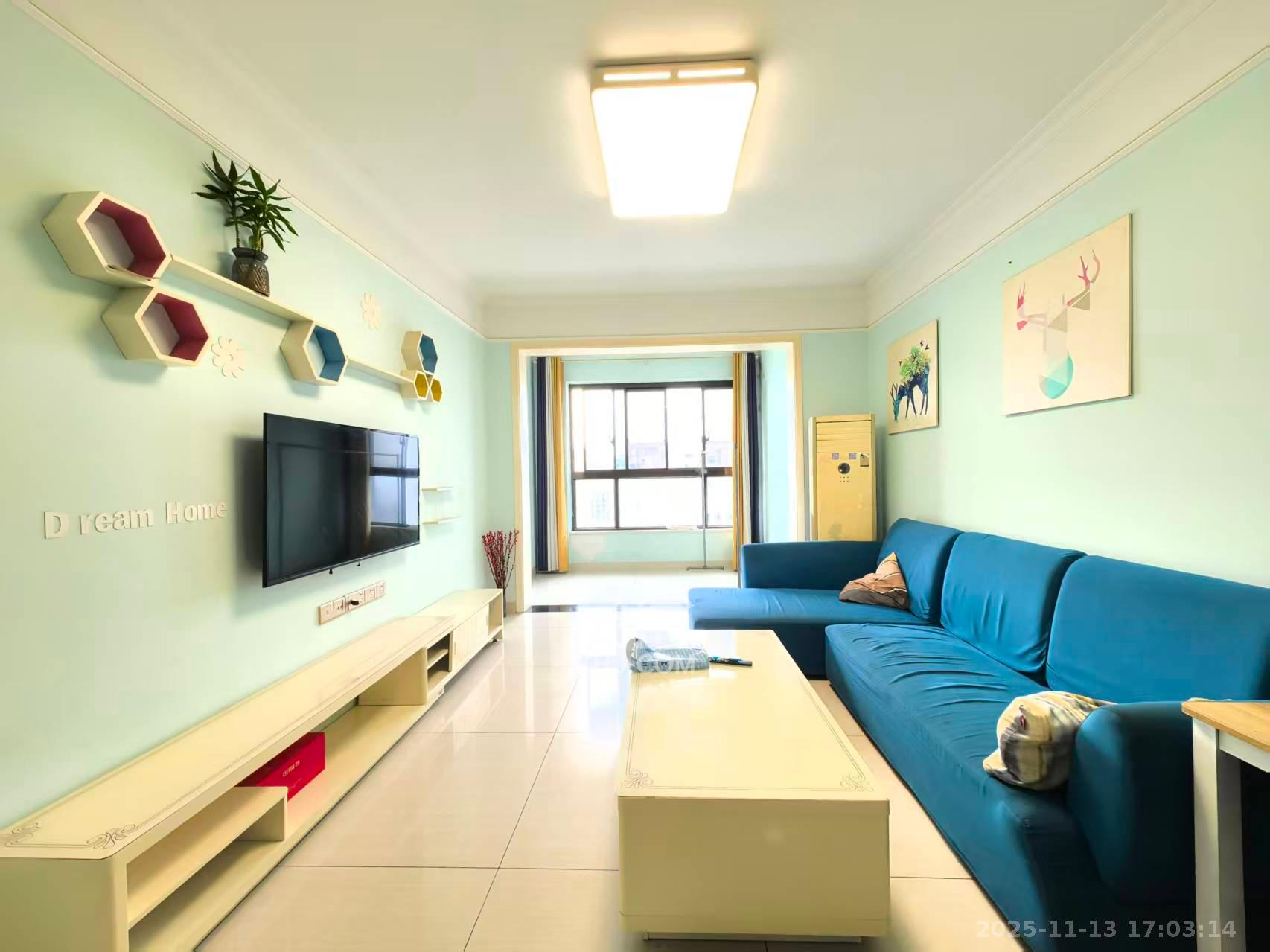 长房半岛蓝湾（观山月）  3室2厅1卫    2200.0元/月