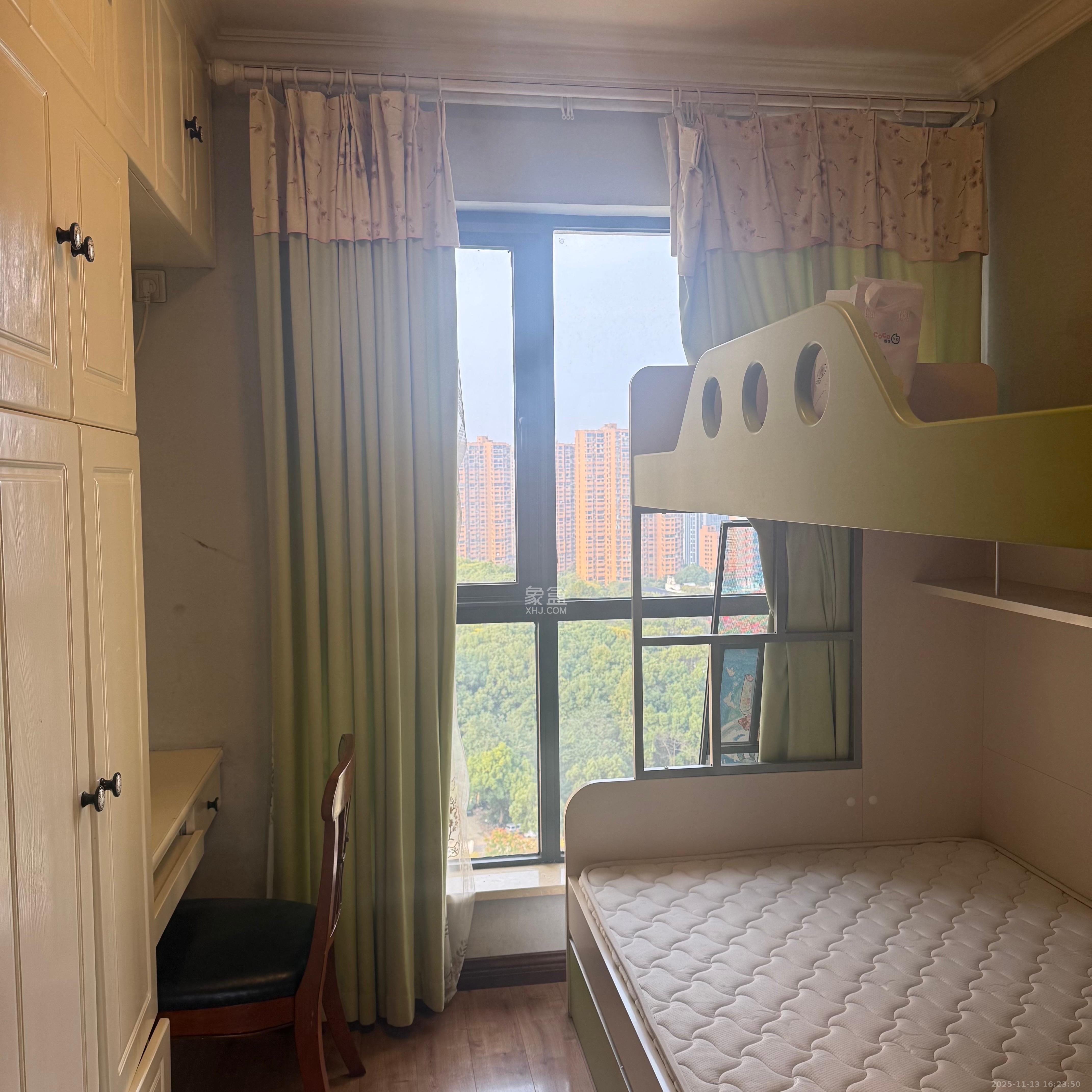 蓝光幸福满庭  3室2厅1卫    2300.0元/月室内图