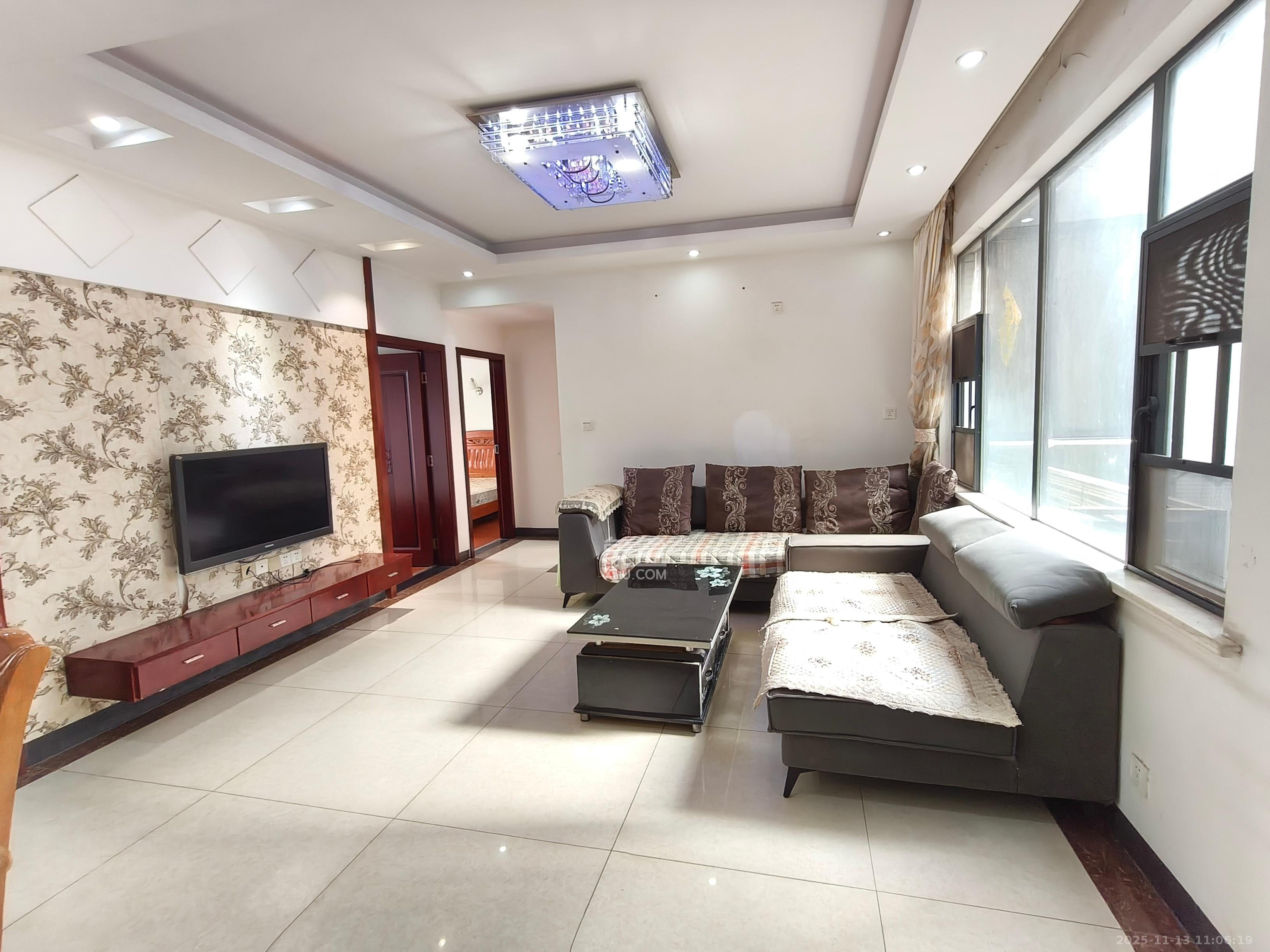 星城映象  1室2厅1卫    2200.0元/月