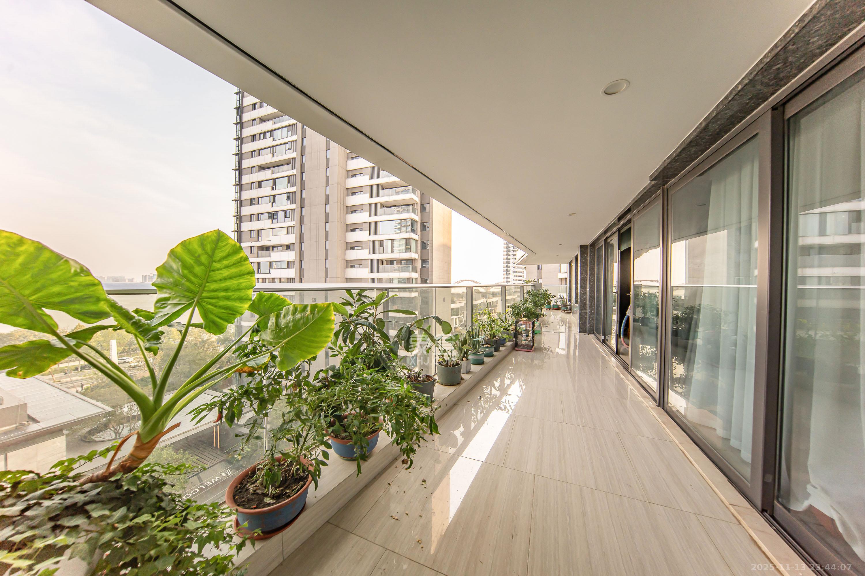 珠江颐德公馆 4室2厅2卫 380.0万 珠江颐德公馆 4室2厅2卫 380.0万阳台