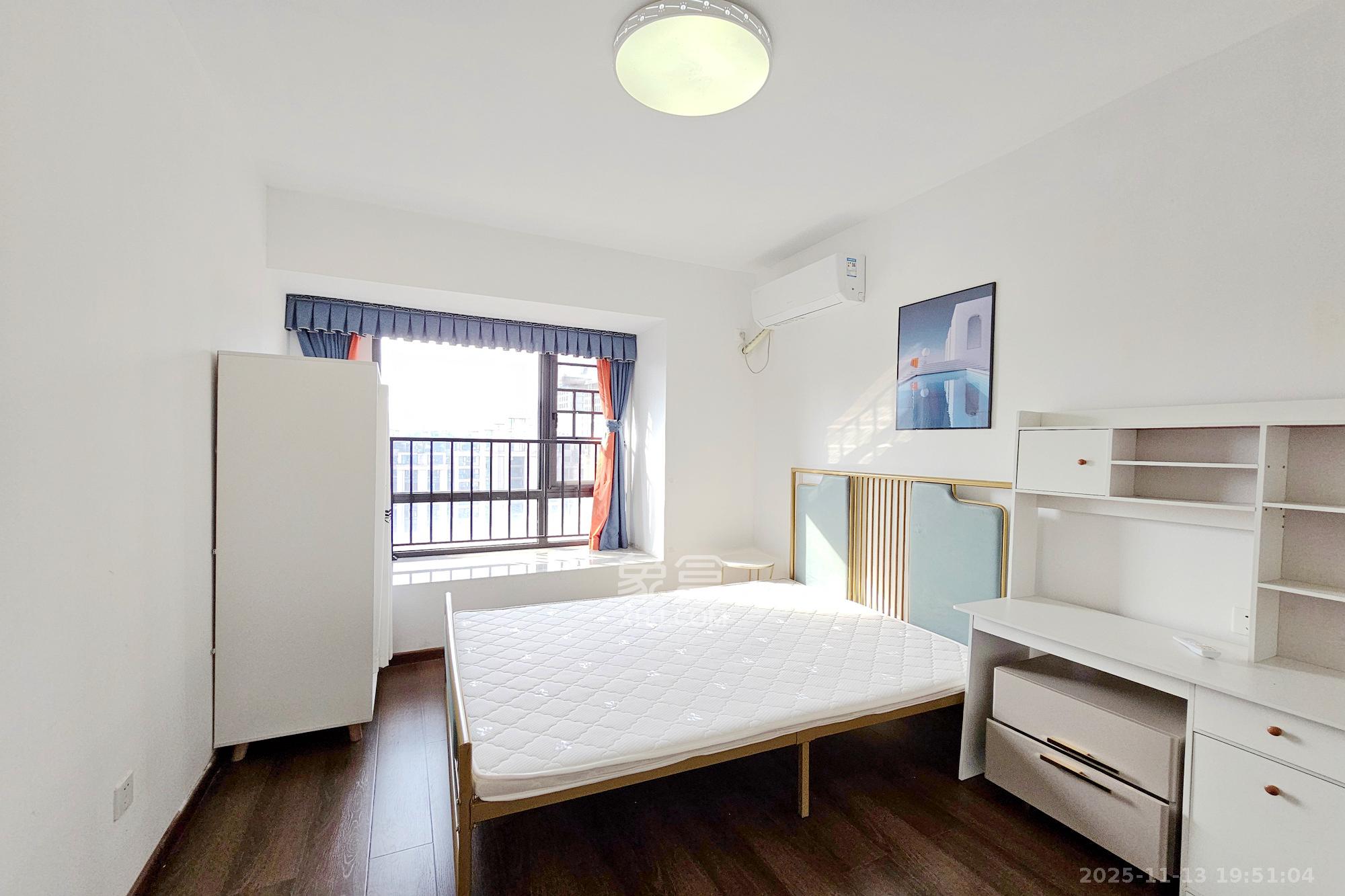 明昇壹城(明昇时代广场)一期 1室2厅2卫 120.0万 明昇壹城(明昇时代广场)一期 1室2厅2卫 120.0万卧室