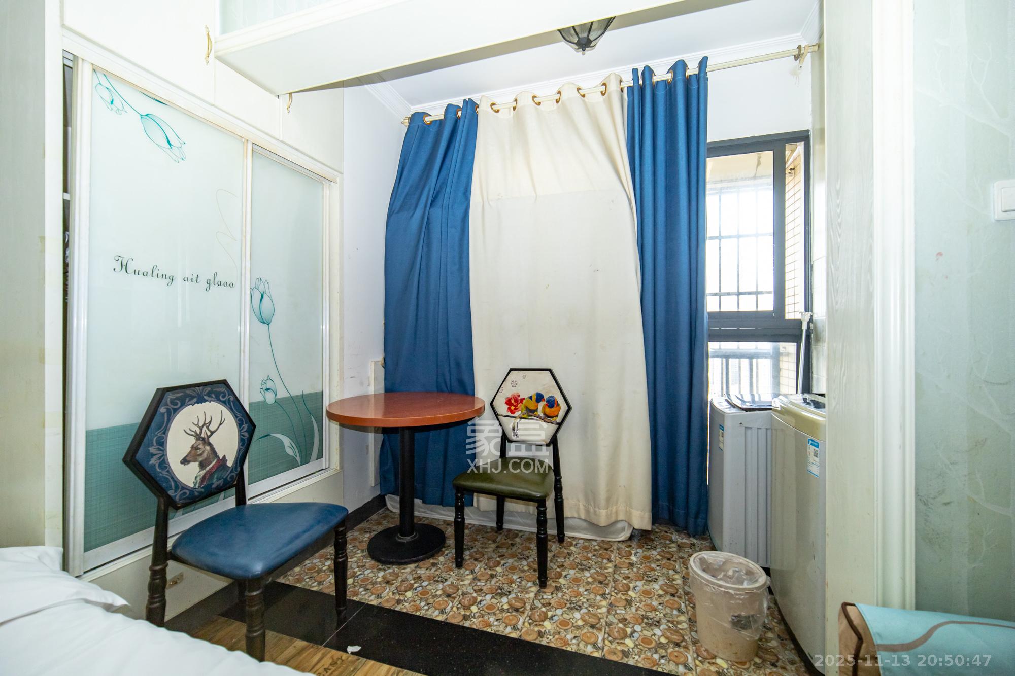 华润五彩城  1室1厅1卫    17.8万阳台