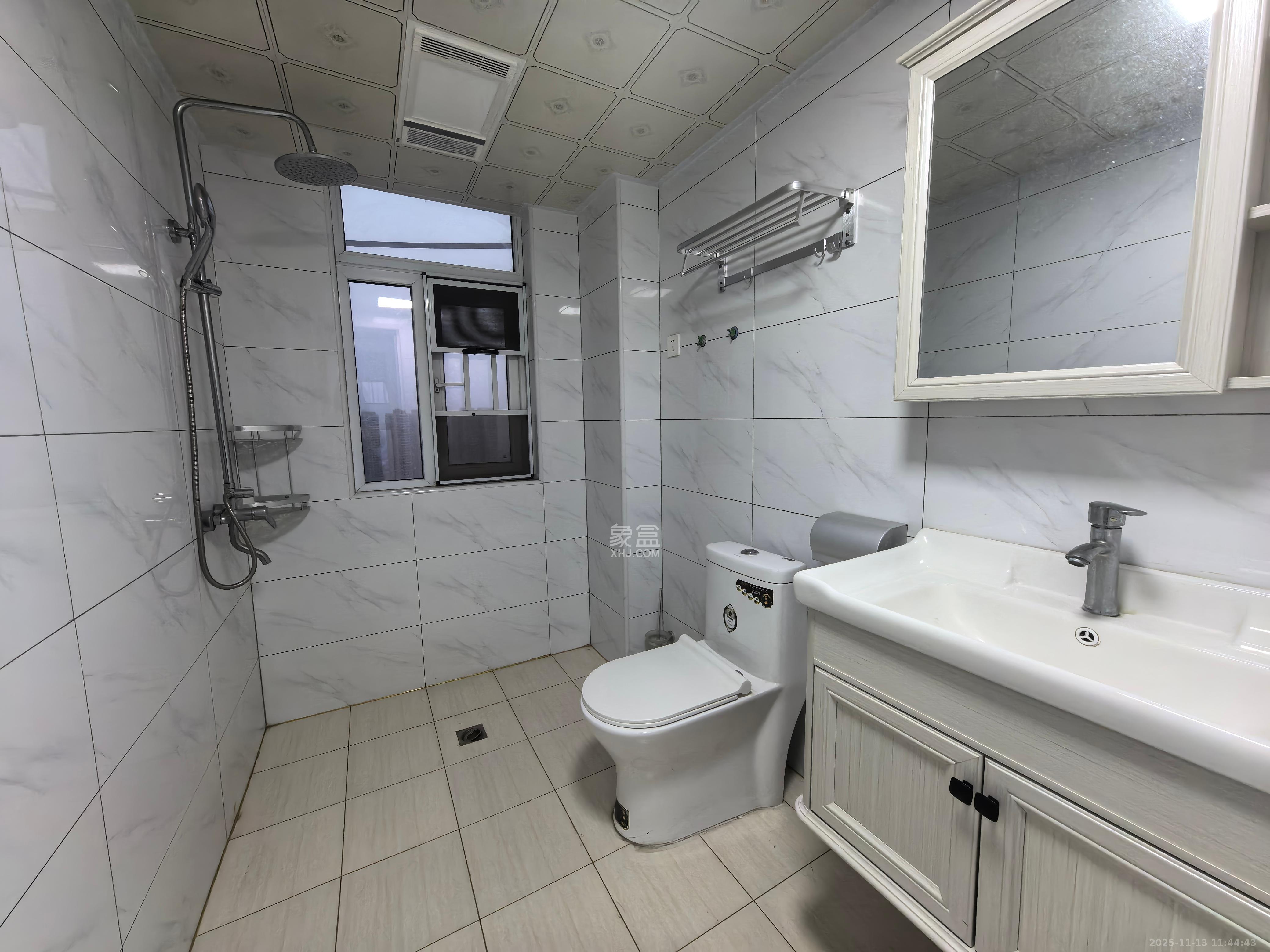 和悦城(蟠龙景苑) 3室2厅1卫 1800.0元/月 和悦城(蟠龙景苑) 3室2厅1卫 1800.0元/月室内图