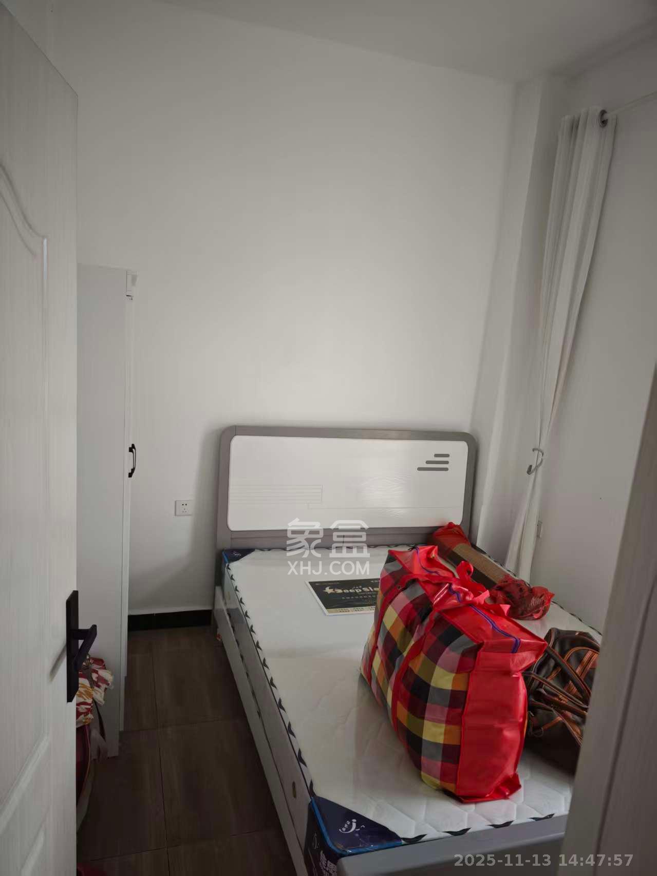 江南华府  2室2厅1卫    1800.0元/月室内图