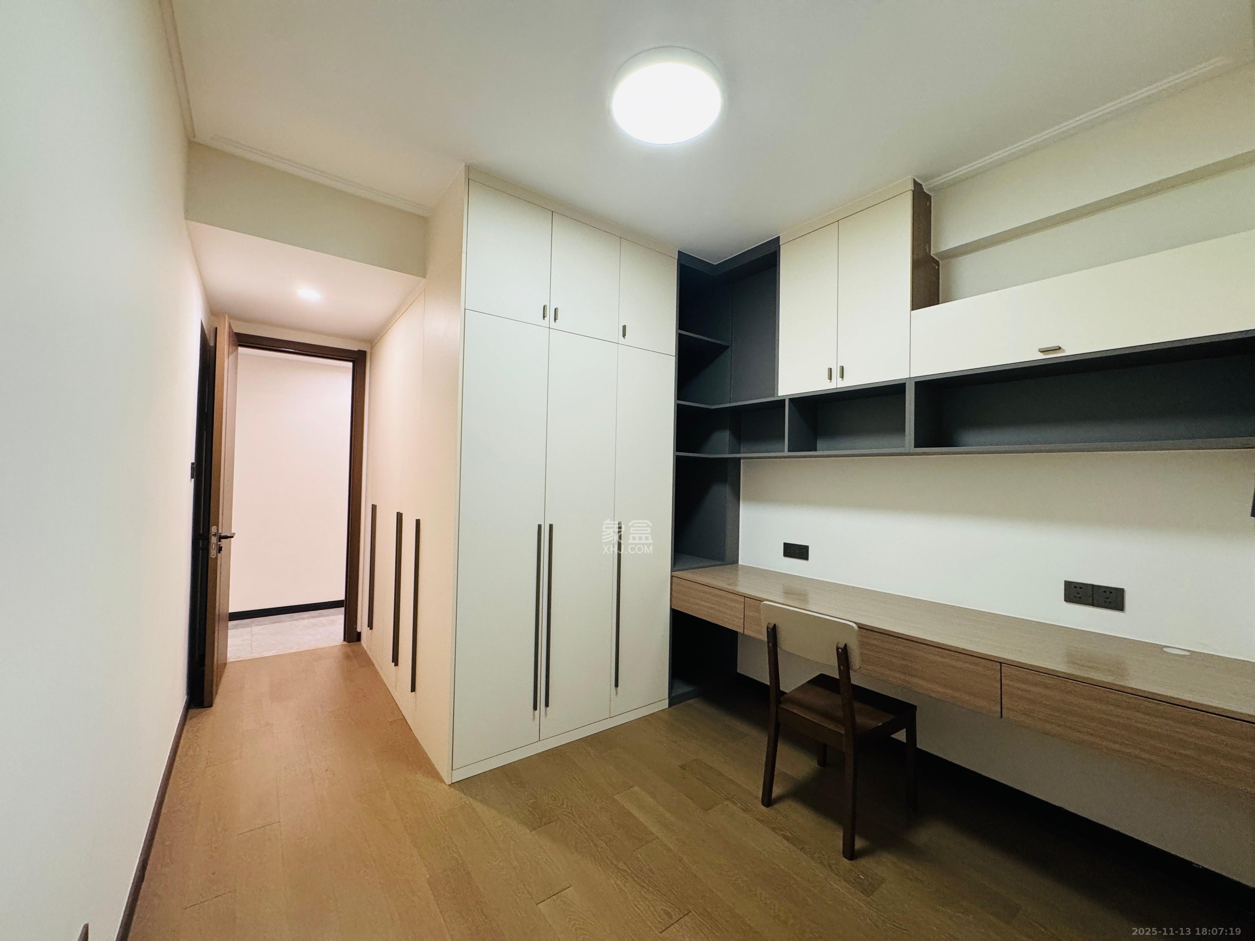 卓越中寰  4室2厅2卫    5500.0元/月室内图