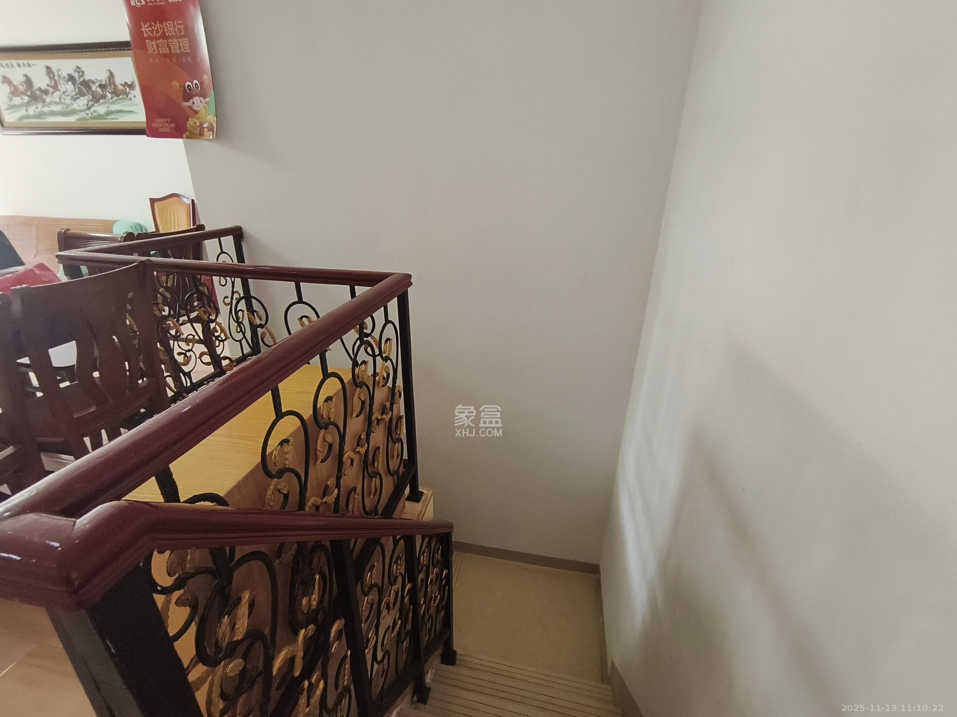 枫林美景  3室2厅1卫    2000.0元/月室内图