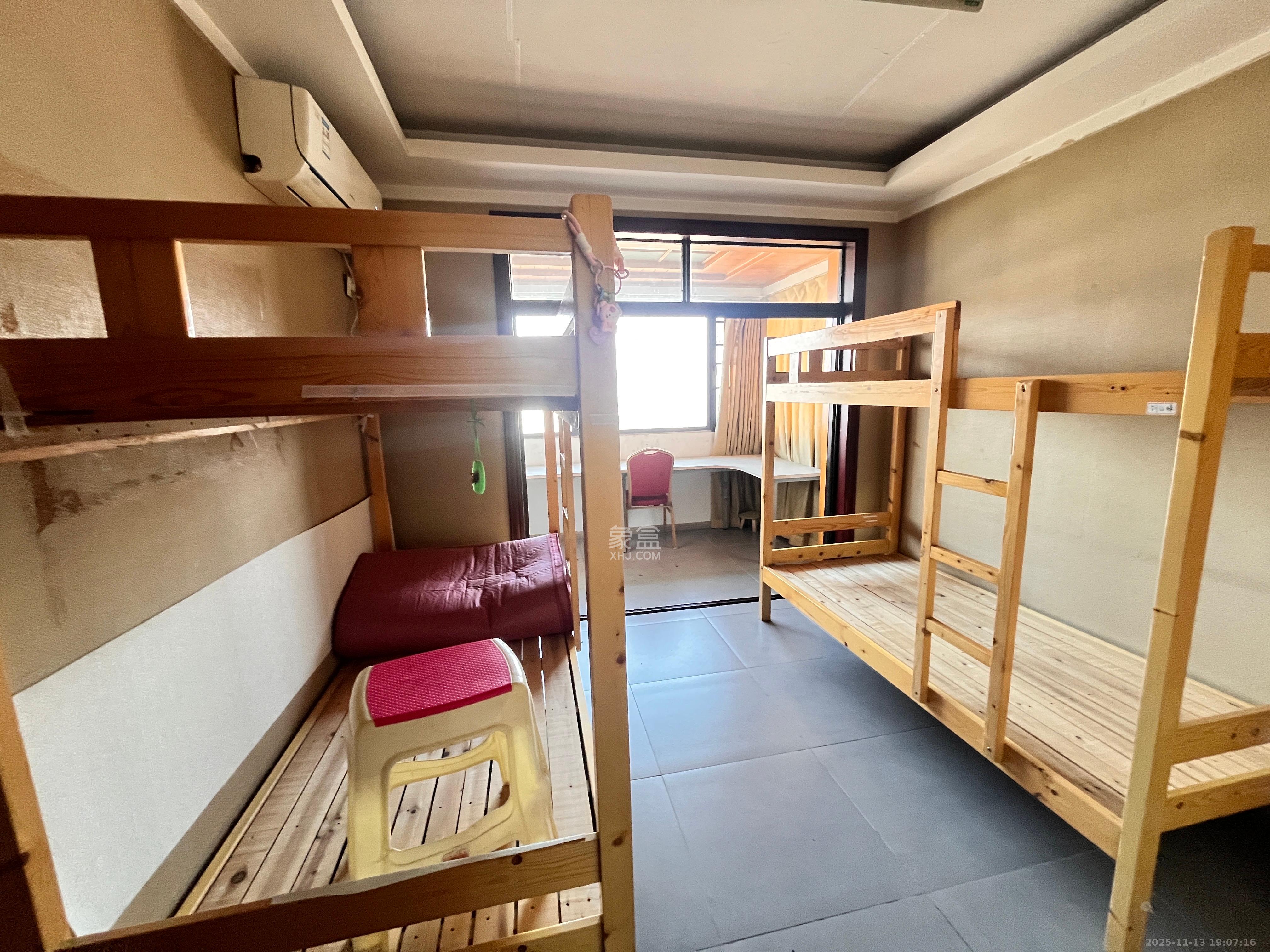 华联花园 5室2厅3卫 4200.0元/月 华联花园 5室2厅3卫 4200.0元/月室内图