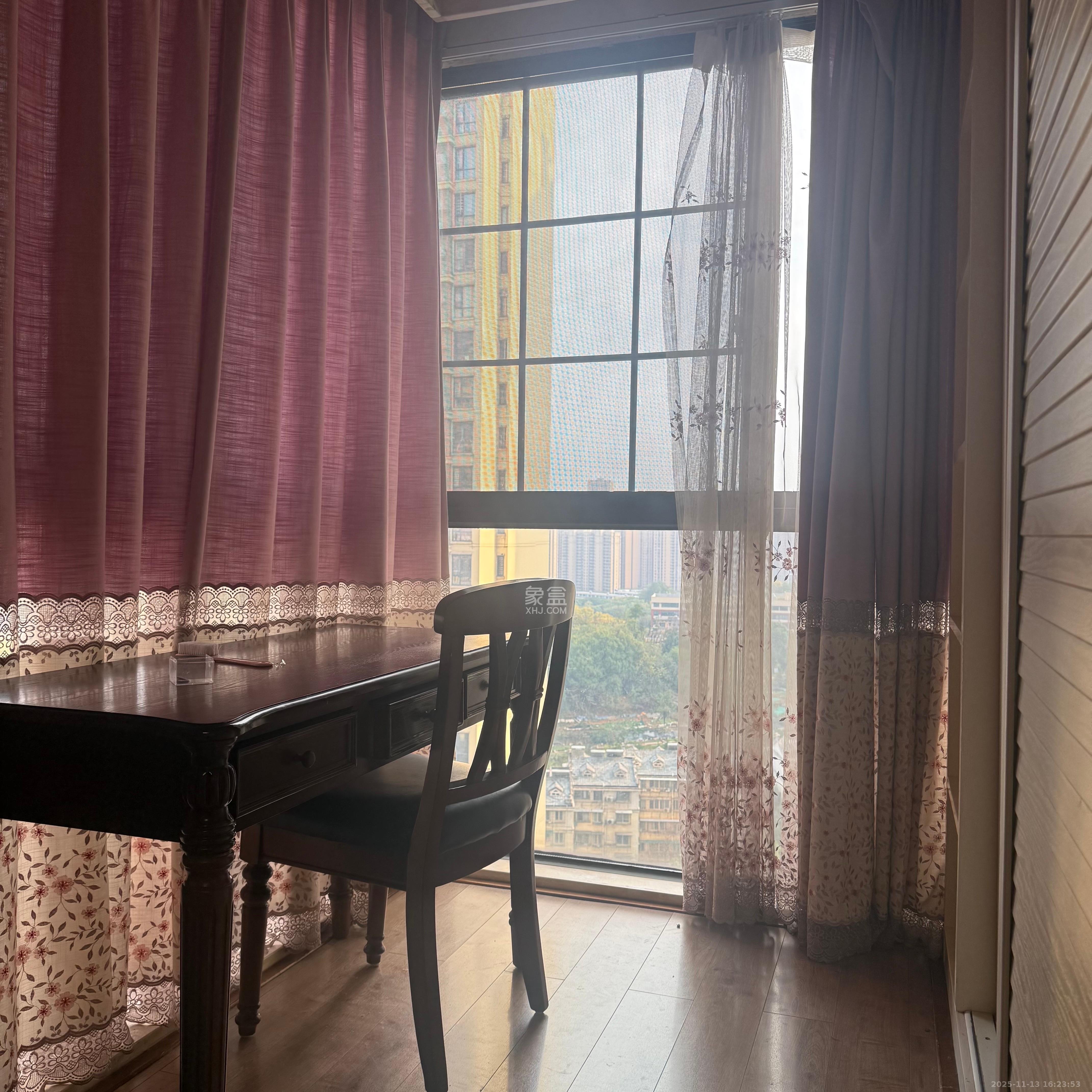 蓝光幸福满庭  3室2厅1卫    2300.0元/月室内图