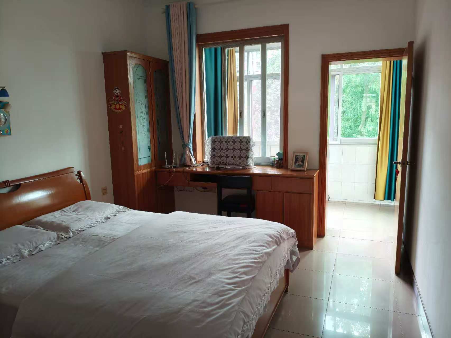 桃花仑居委会  1室2厅2卫    30.8万客厅