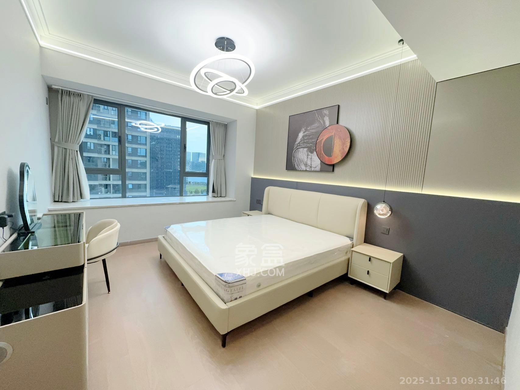 绿地V岛  4室1厅2卫    4800.0元/月室内图