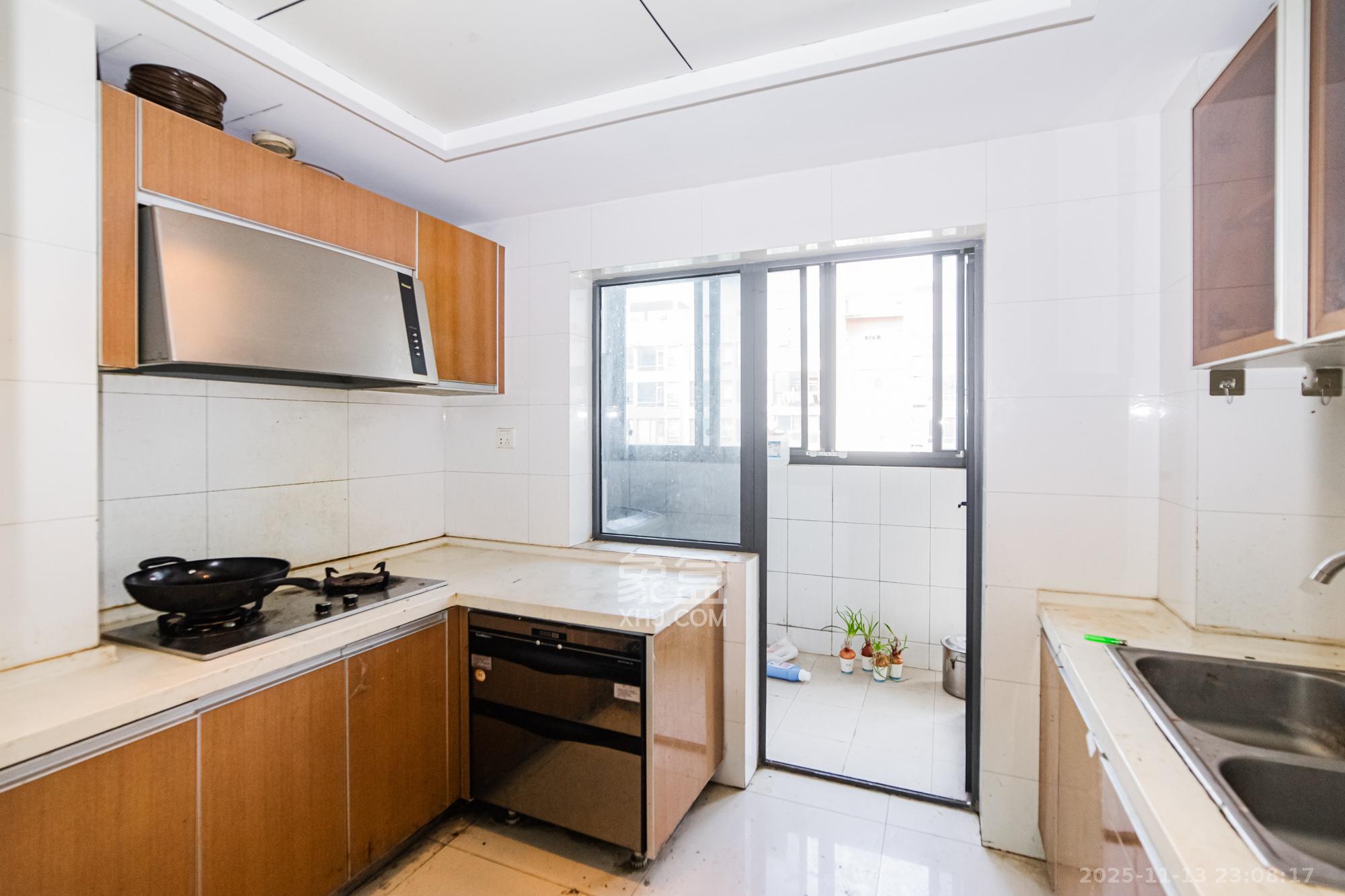 珠江花城二期扶水岸  3室2厅2卫    96.0万厨房