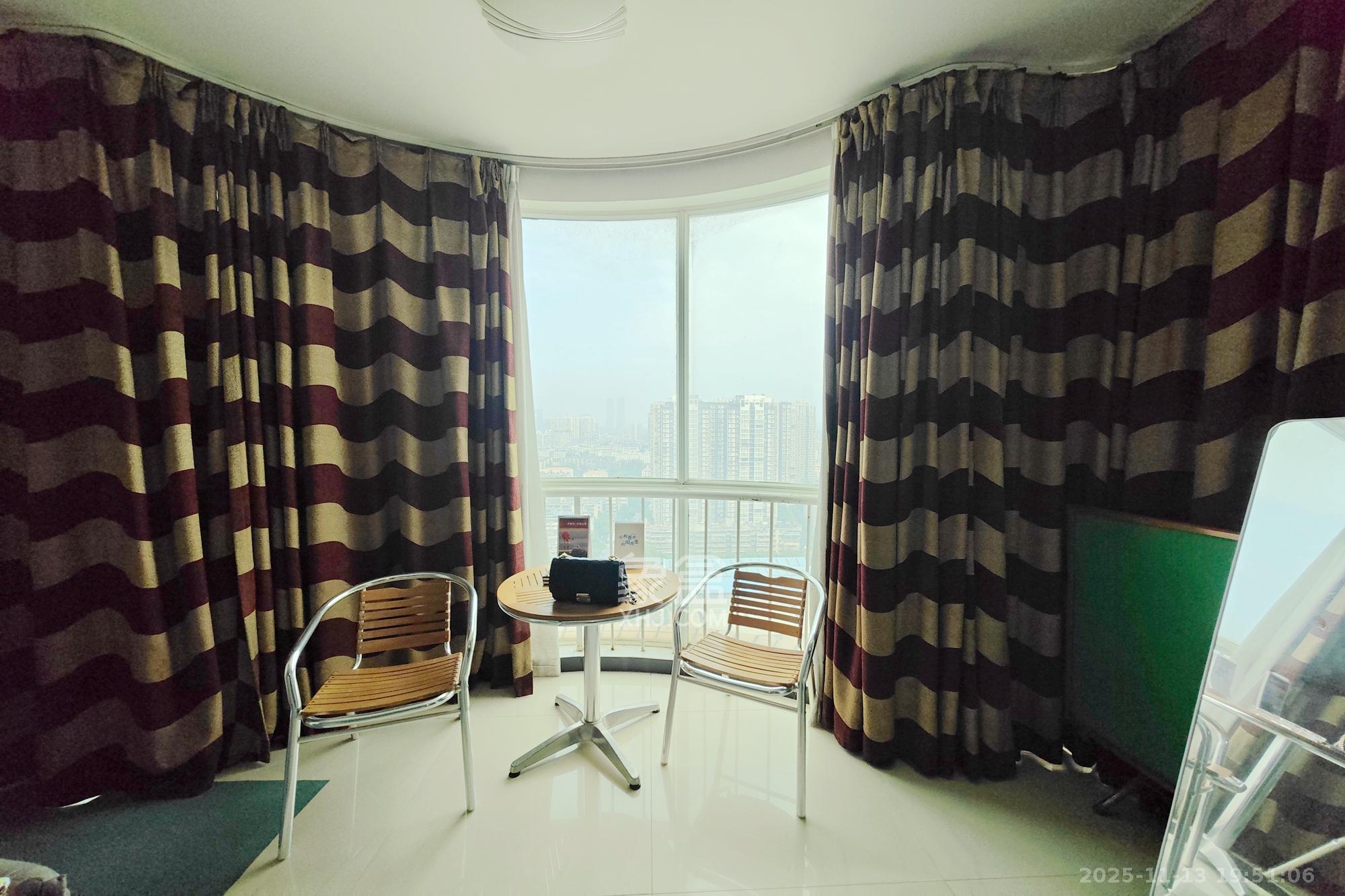 名都花园 3室2厅2卫 86.0万 名都花园 3室2厅2卫 86.0万阳台