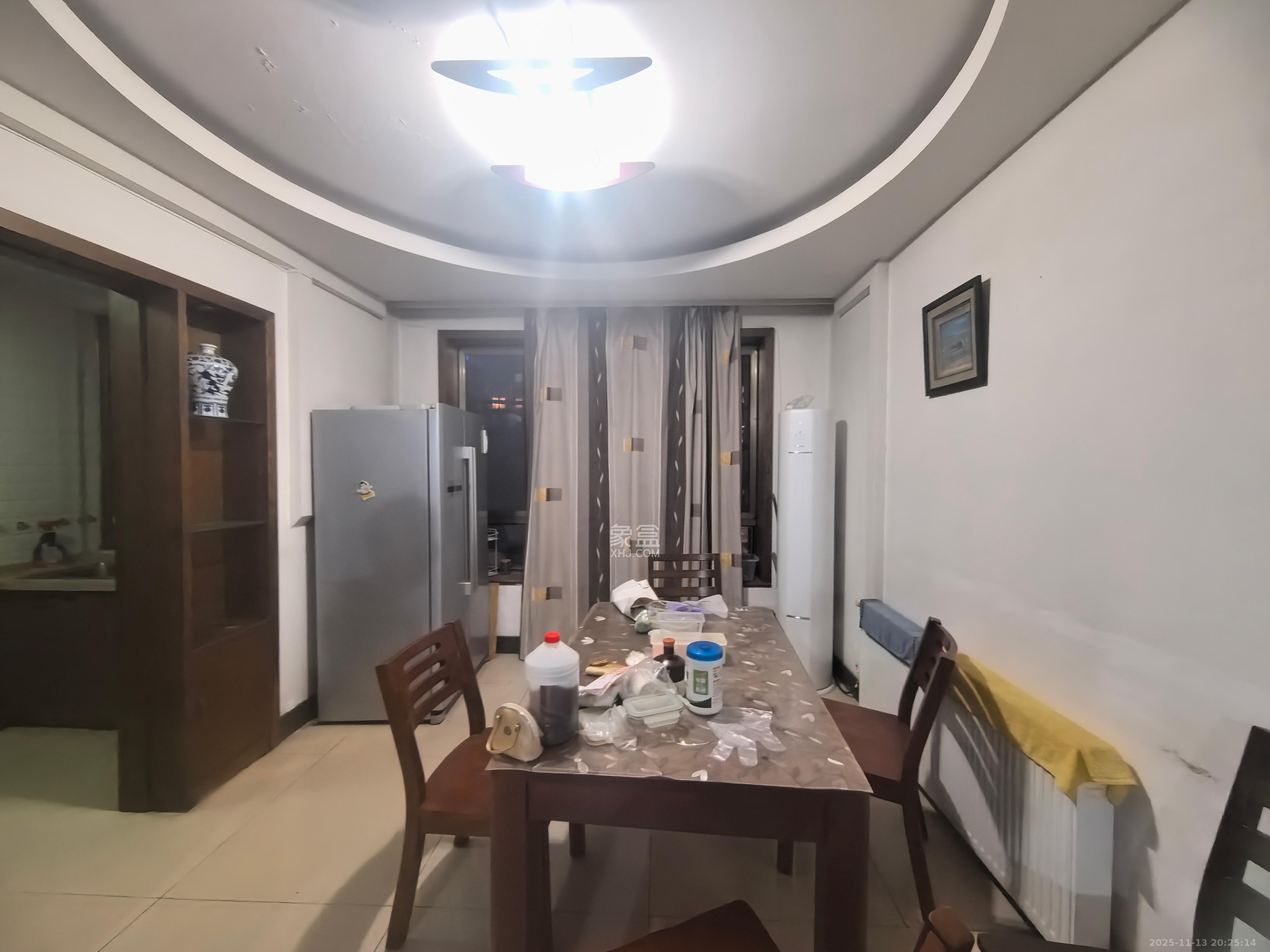 雅园小区 4室2厅2卫 3600.0元/月 雅园小区 4室2厅2卫 3600.0元/月室内图