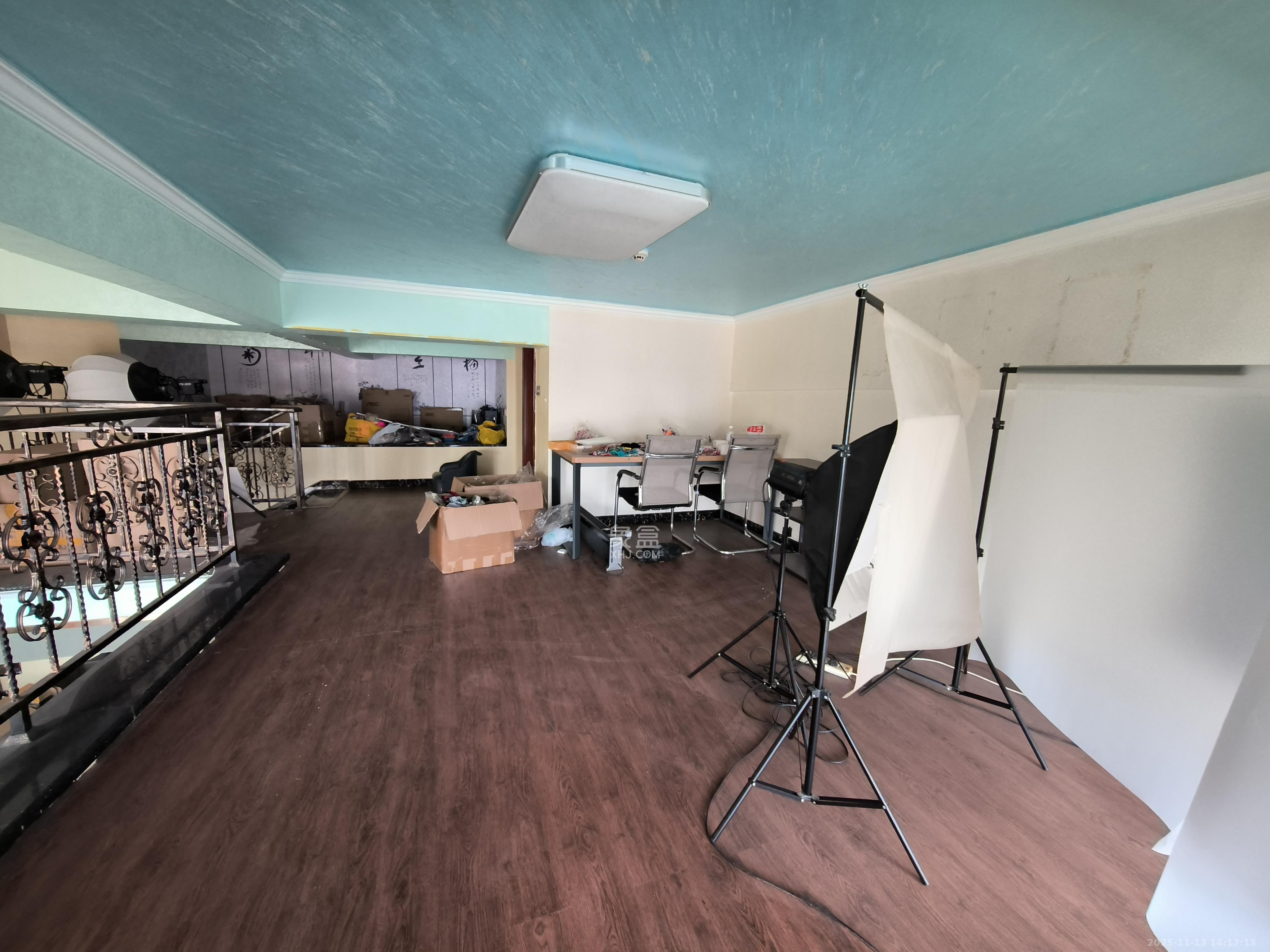 洋湖时代 3室2厅2卫 2500.0元/月 洋湖时代 3室2厅2卫 2500.0元/月室内图