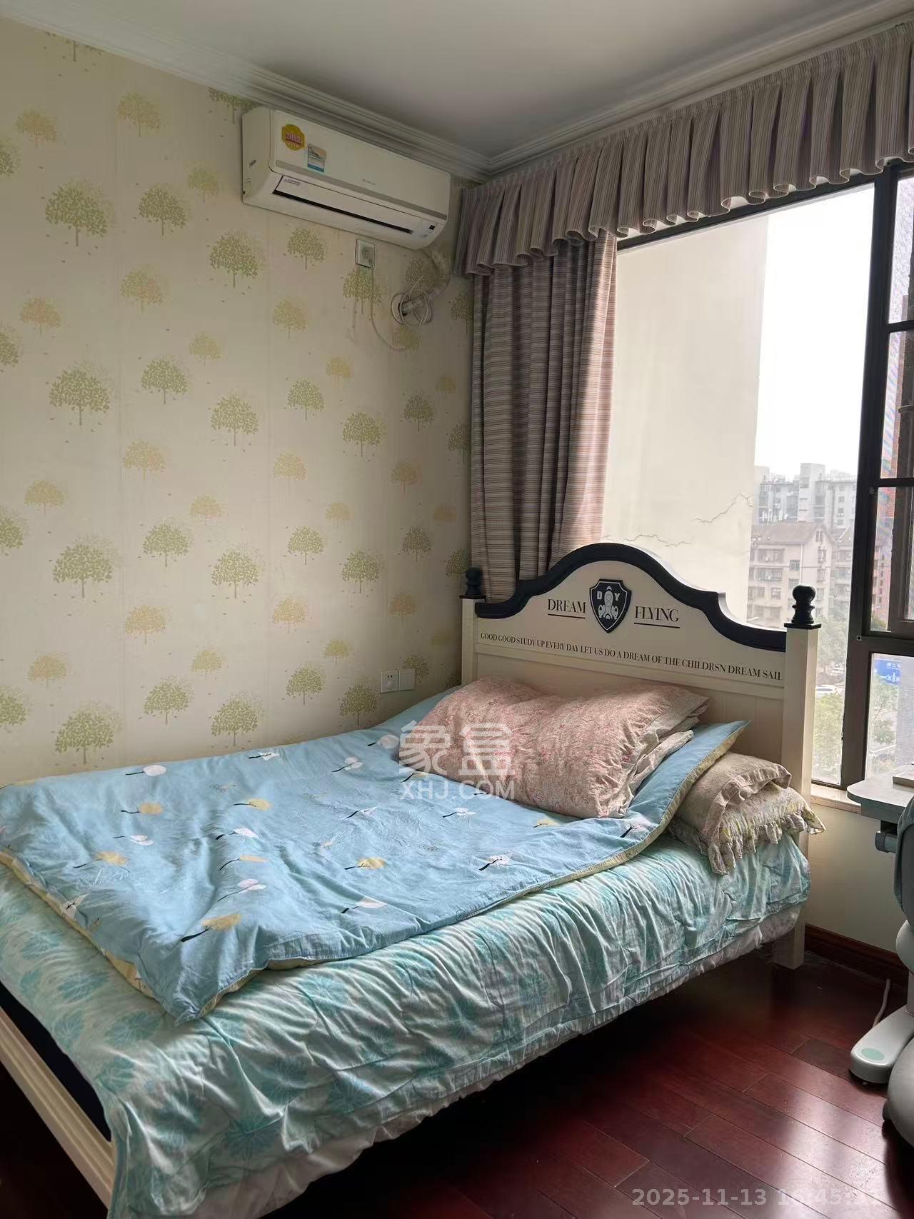 阳光100三期  3室2厅1卫    2600.0元/月室内图