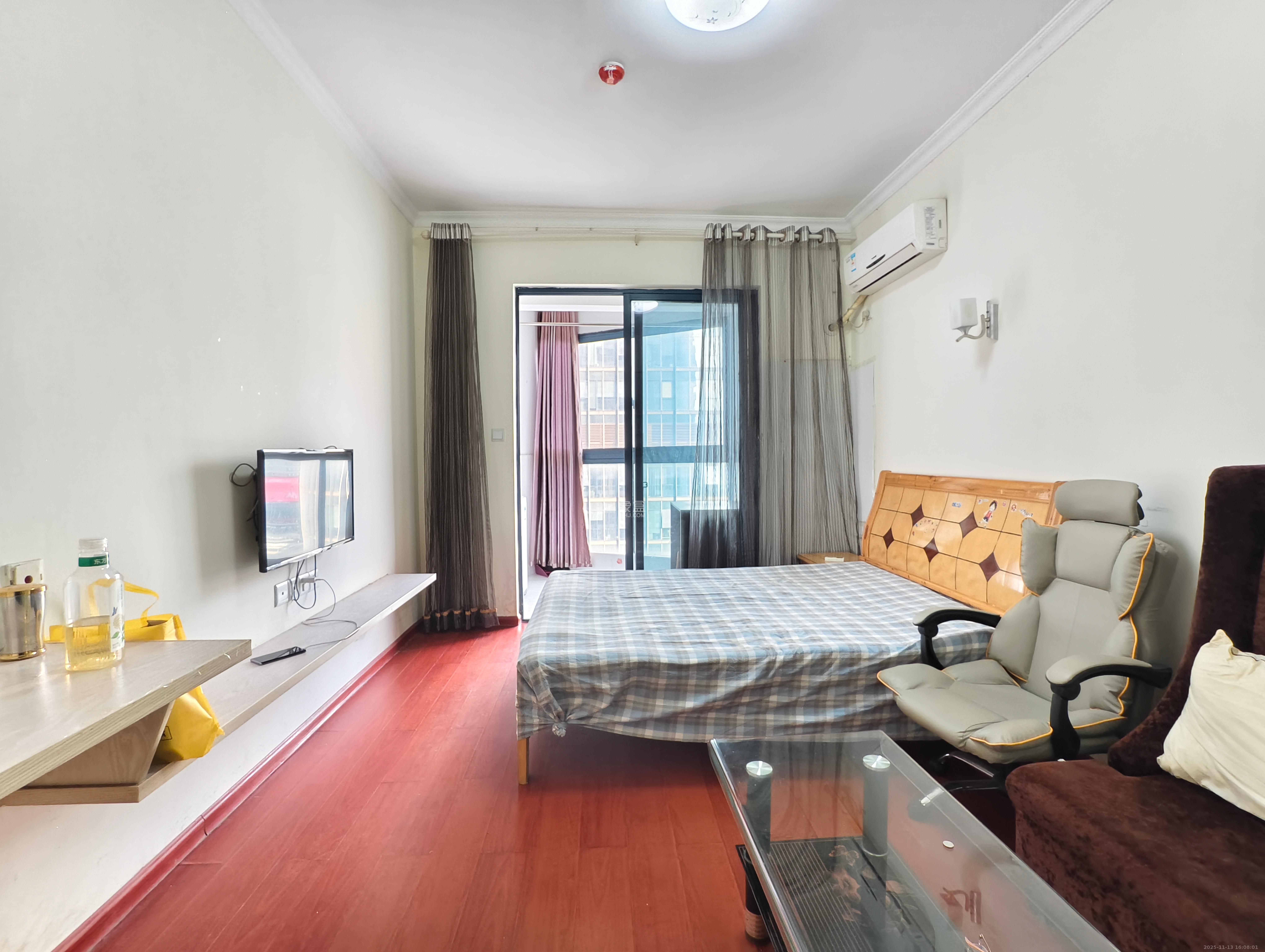 绿地中央广场  1室1厅1卫    1500.0元/月