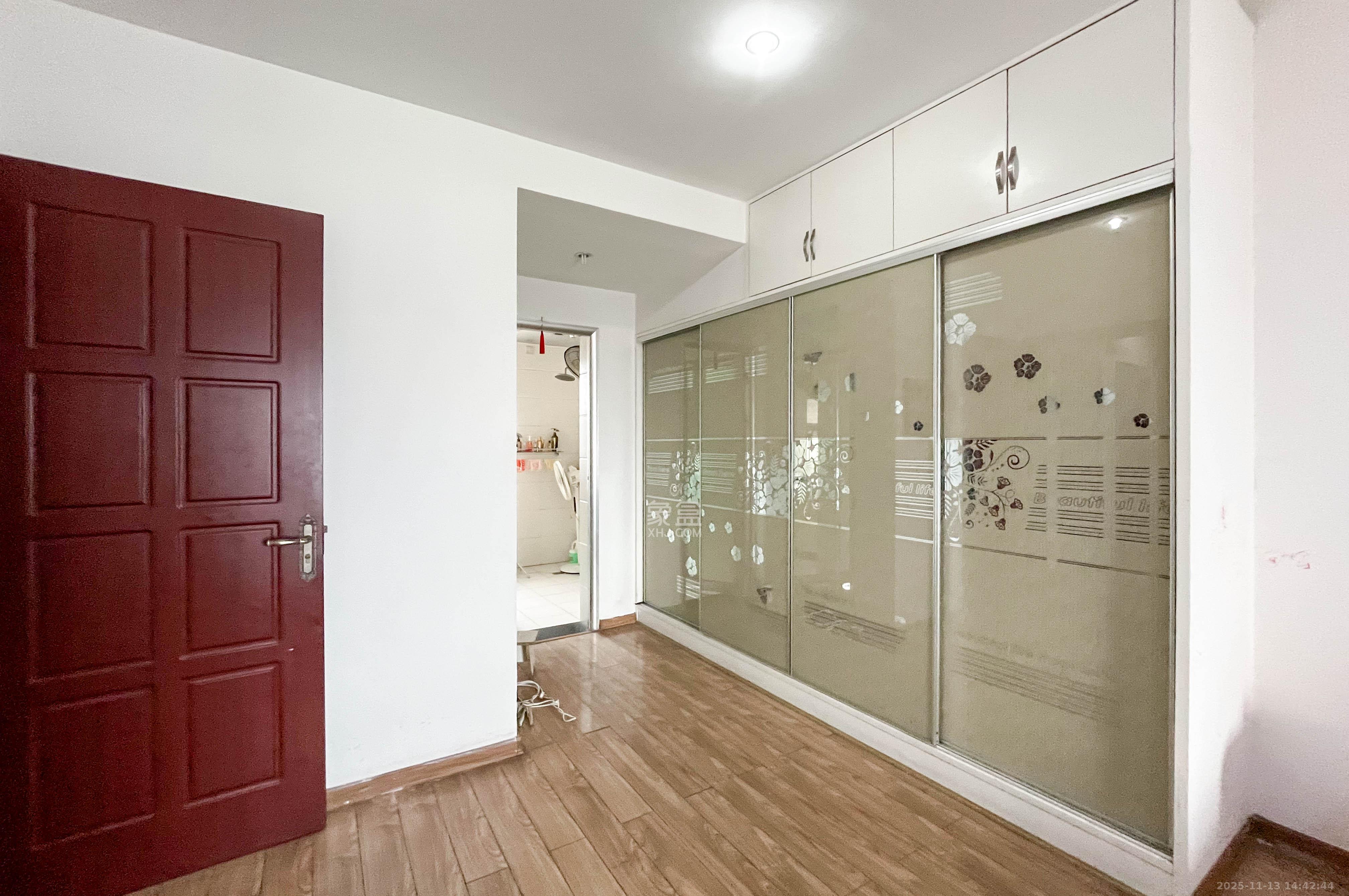 西点公园里  3室2厅2卫    156.0万其他