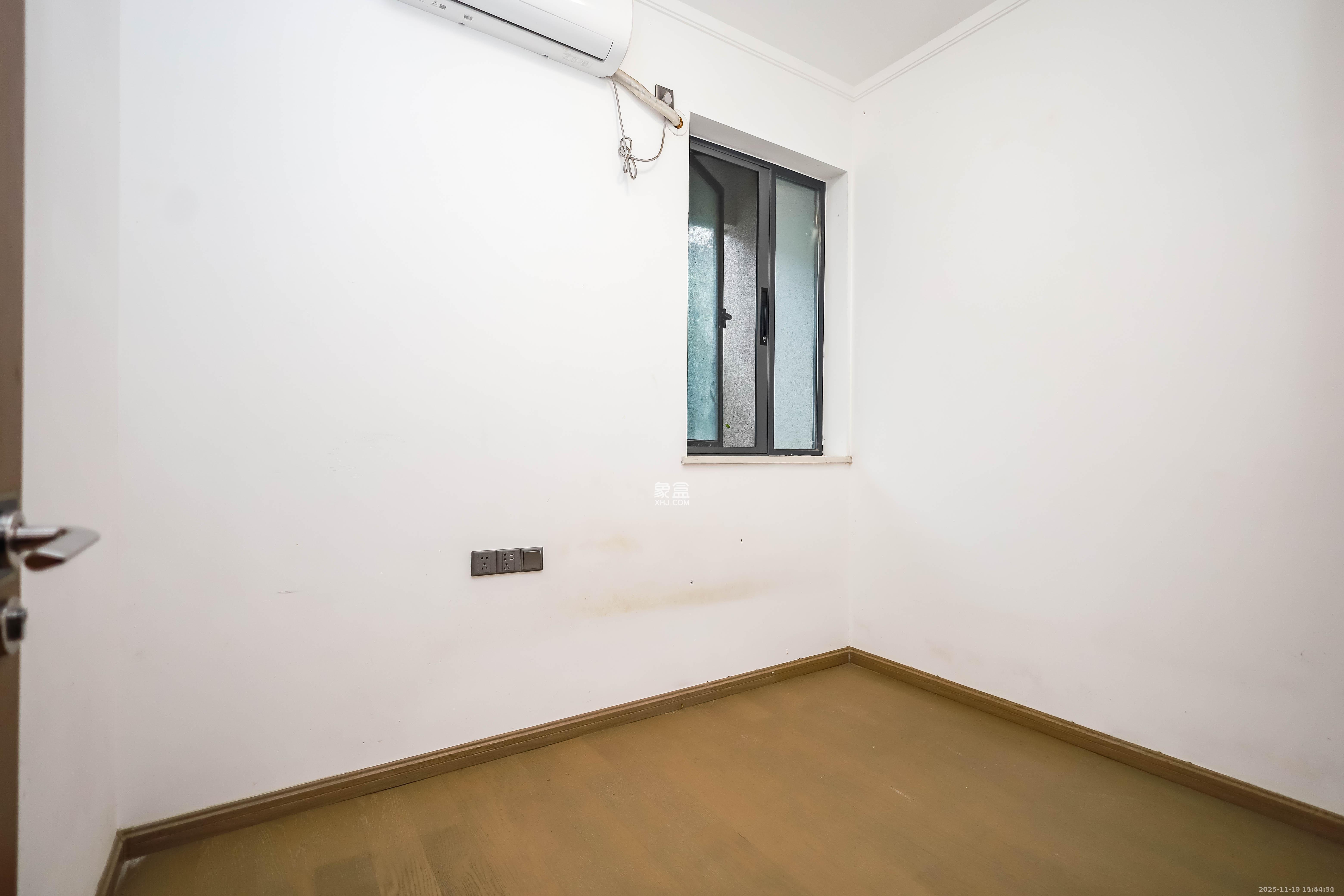 招商雍山湖  4室2厅2卫    3200.0元/月室内图