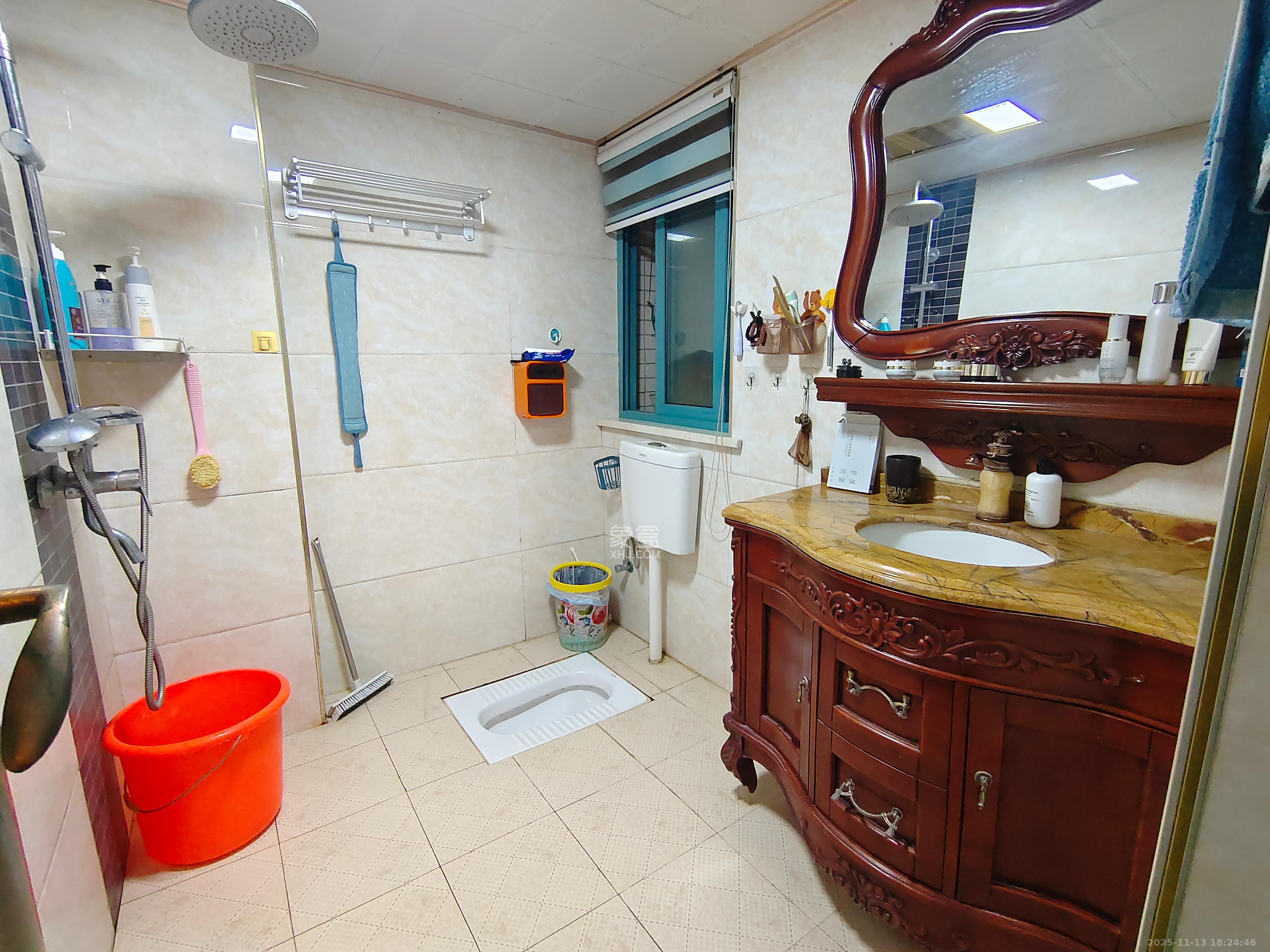 蝴蝶谷  1室2厅1卫    2300.0元/月室内图