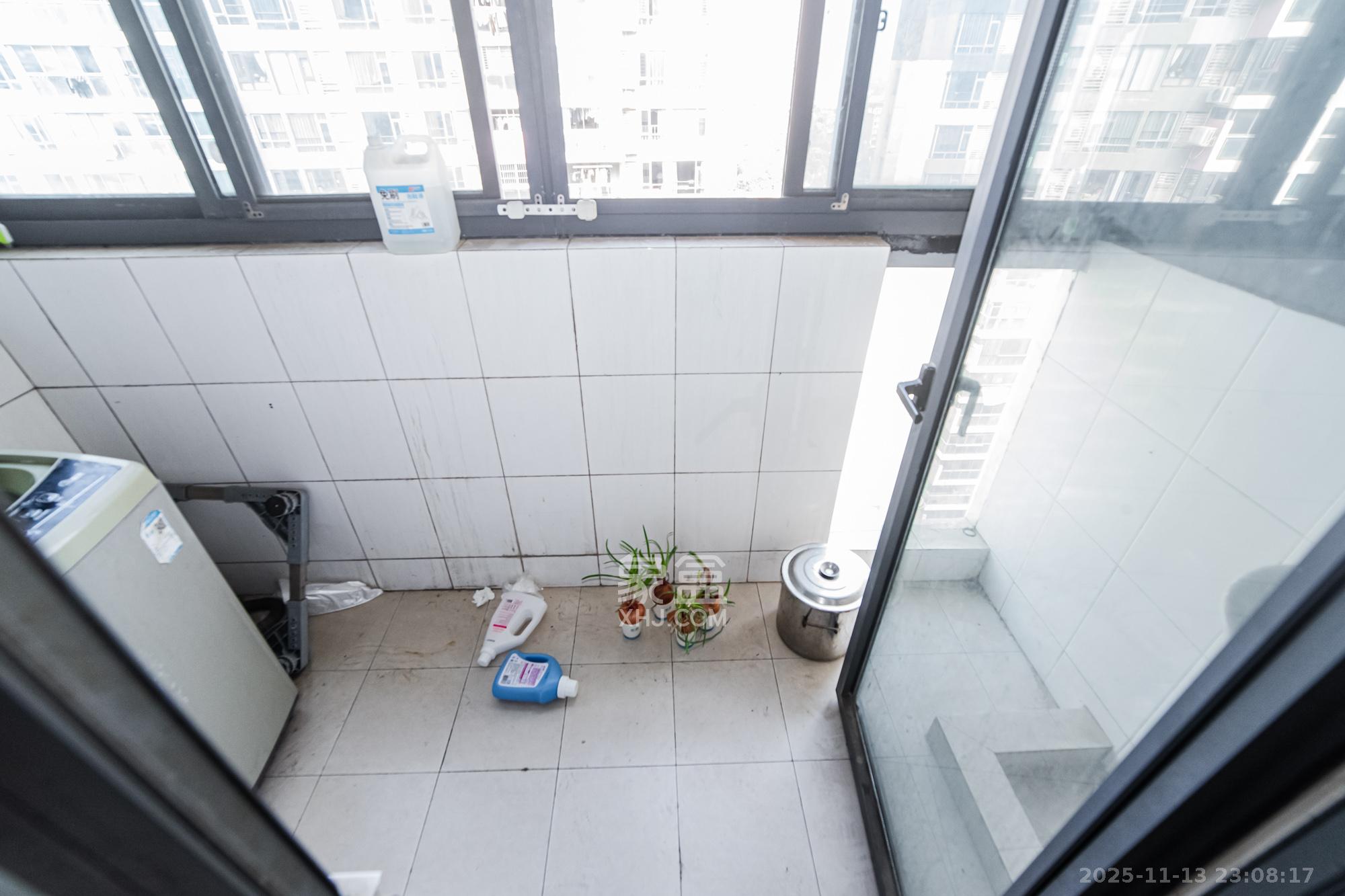 珠江花城二期扶水岸  3室2厅2卫    96.0万阳台