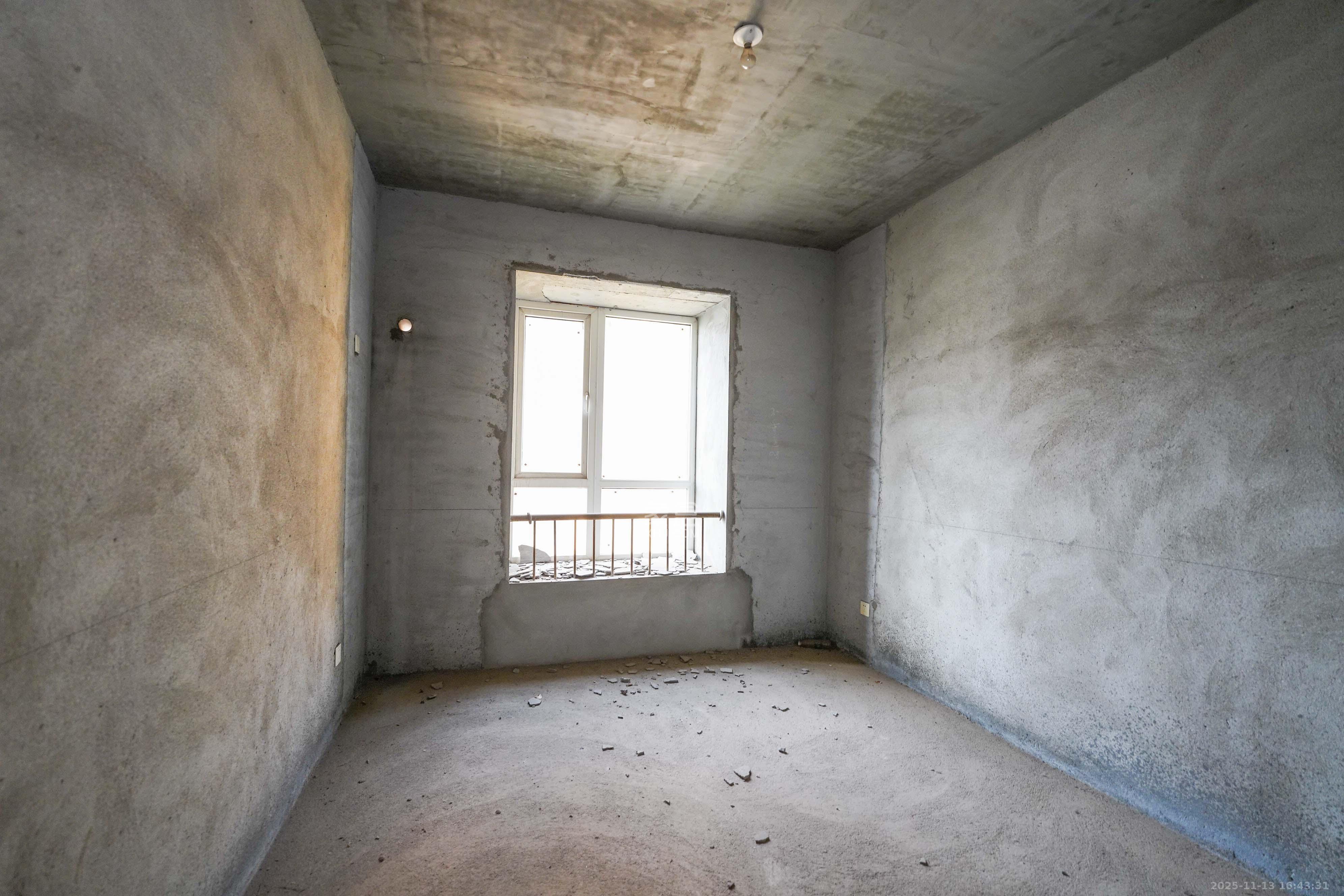 汇金城/嘉华城一期  5室2厅2卫    158.0万卧室