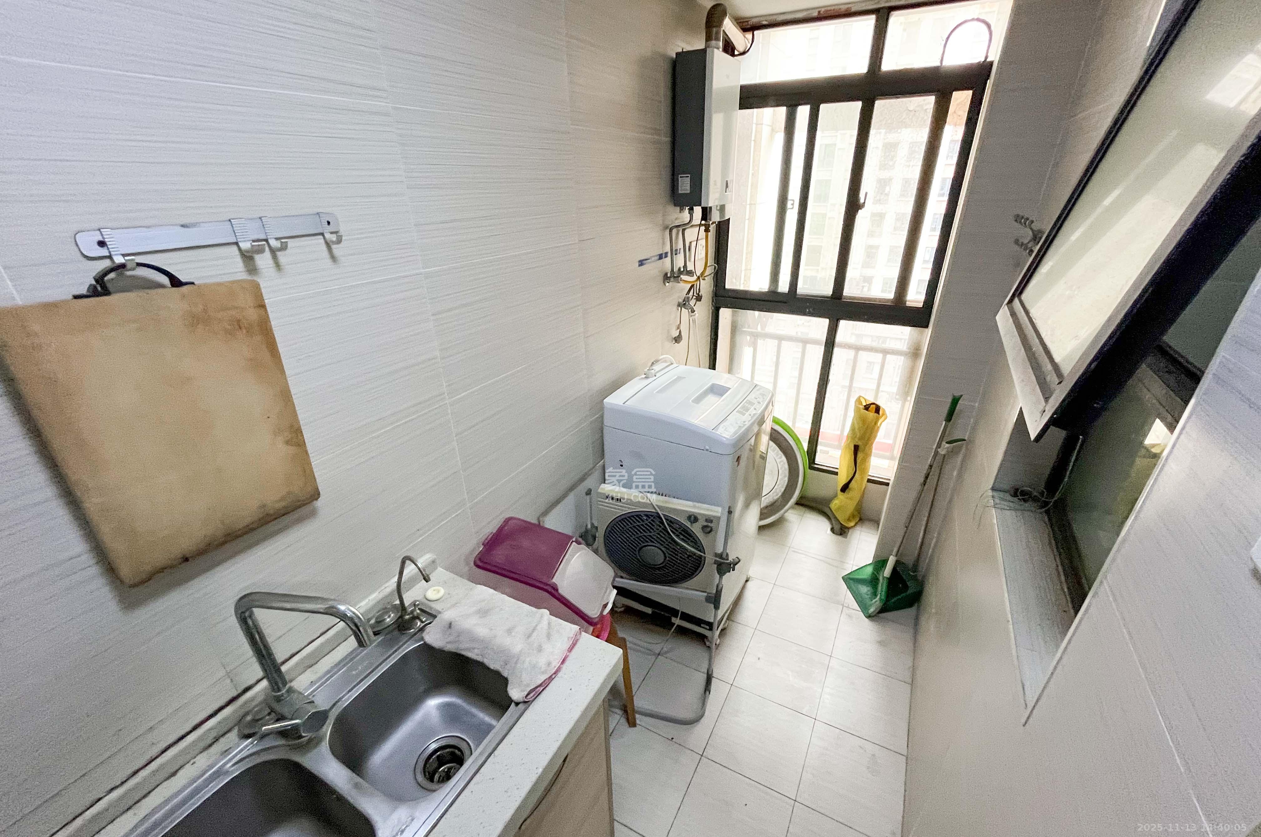 中海梅溪湖壹号 3室2厅1卫 120.0万 中海梅溪湖壹号 3室2厅1卫 120.0万厨房