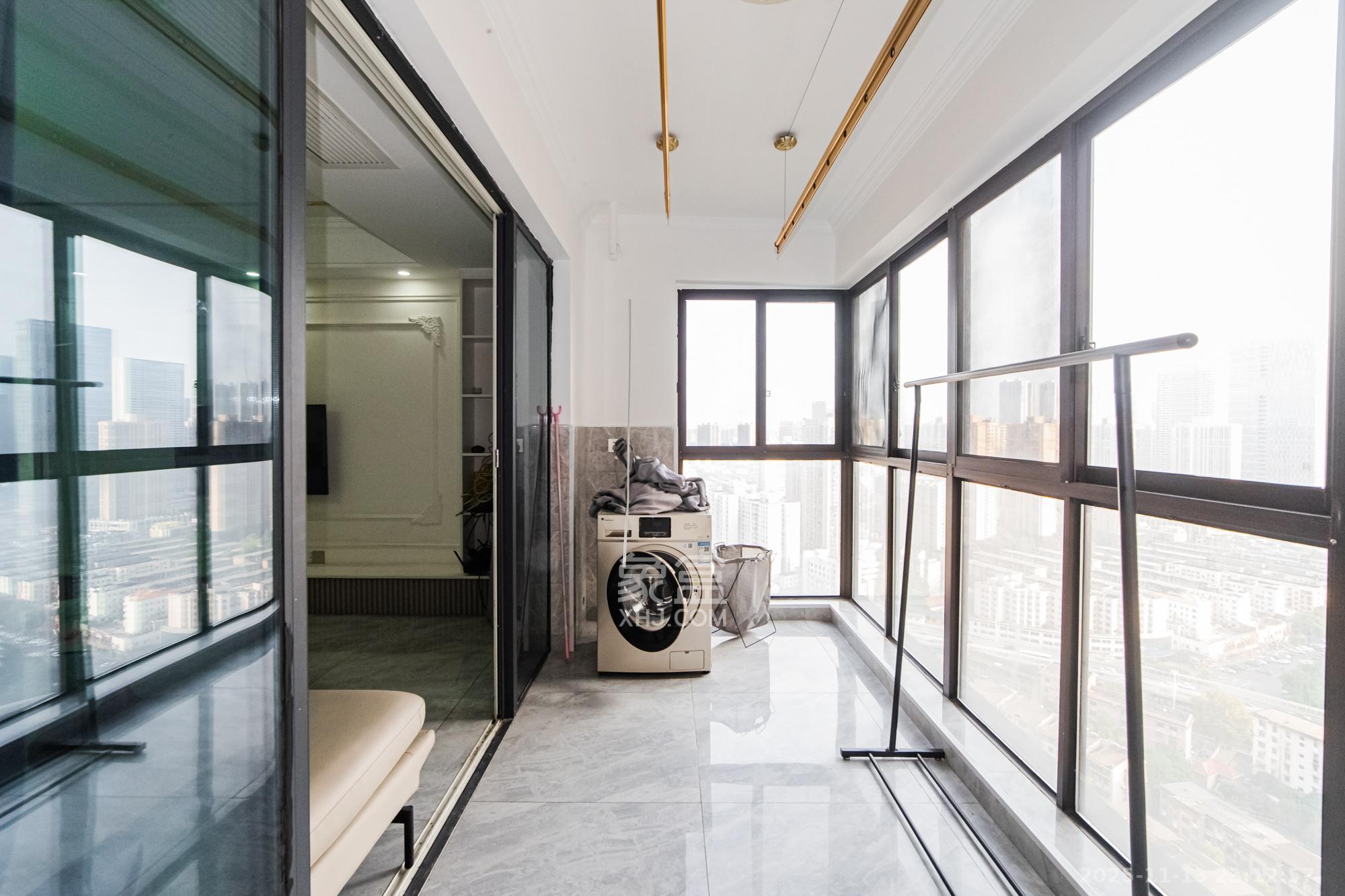 北辰三角洲E7区  3室2厅1卫    230.0万阳台