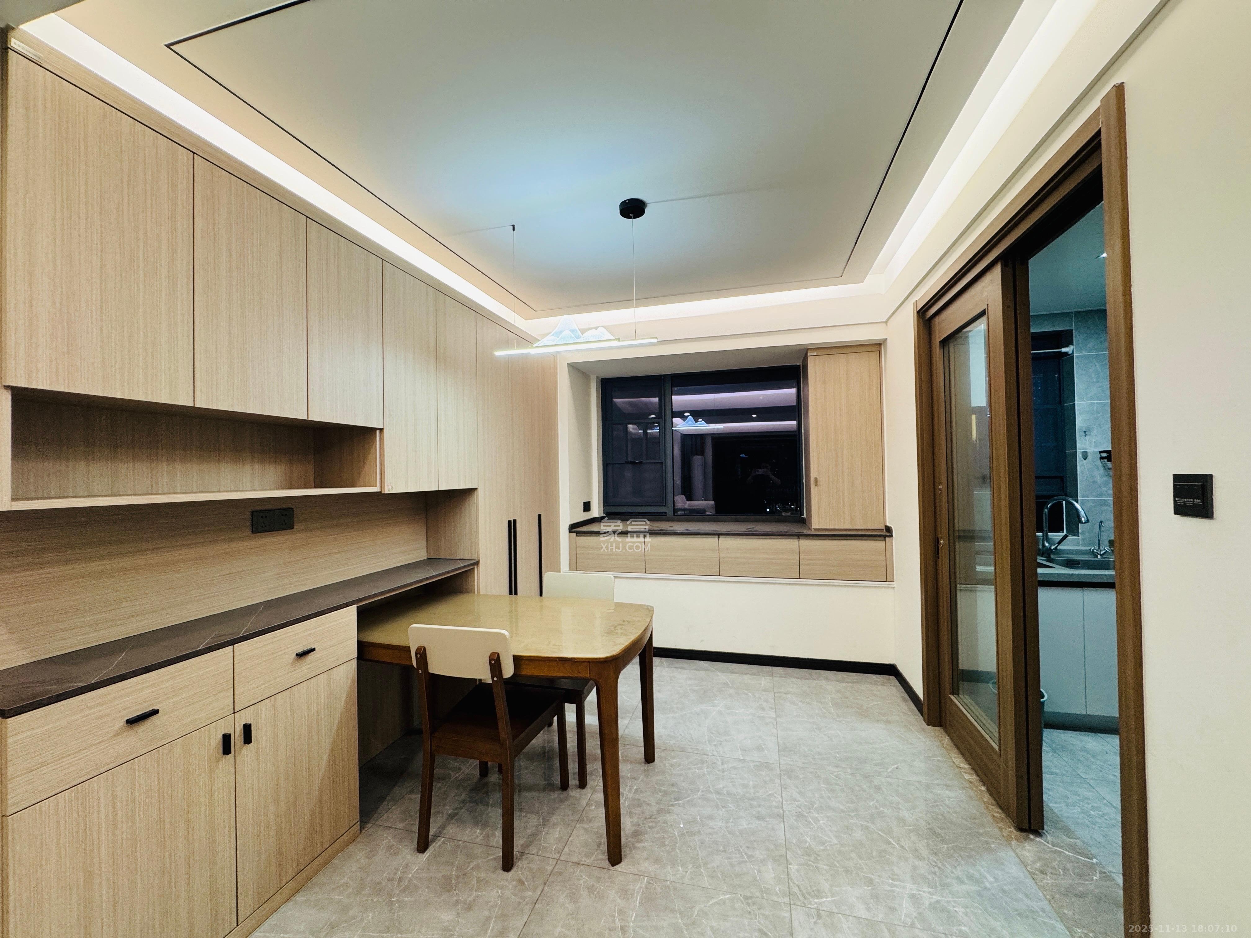 卓越中寰  4室2厅2卫    5500.0元/月室内图