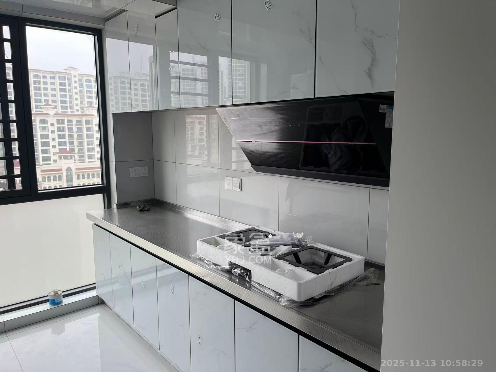 湘荷美苑  3室2厅2卫    2000.0元/月