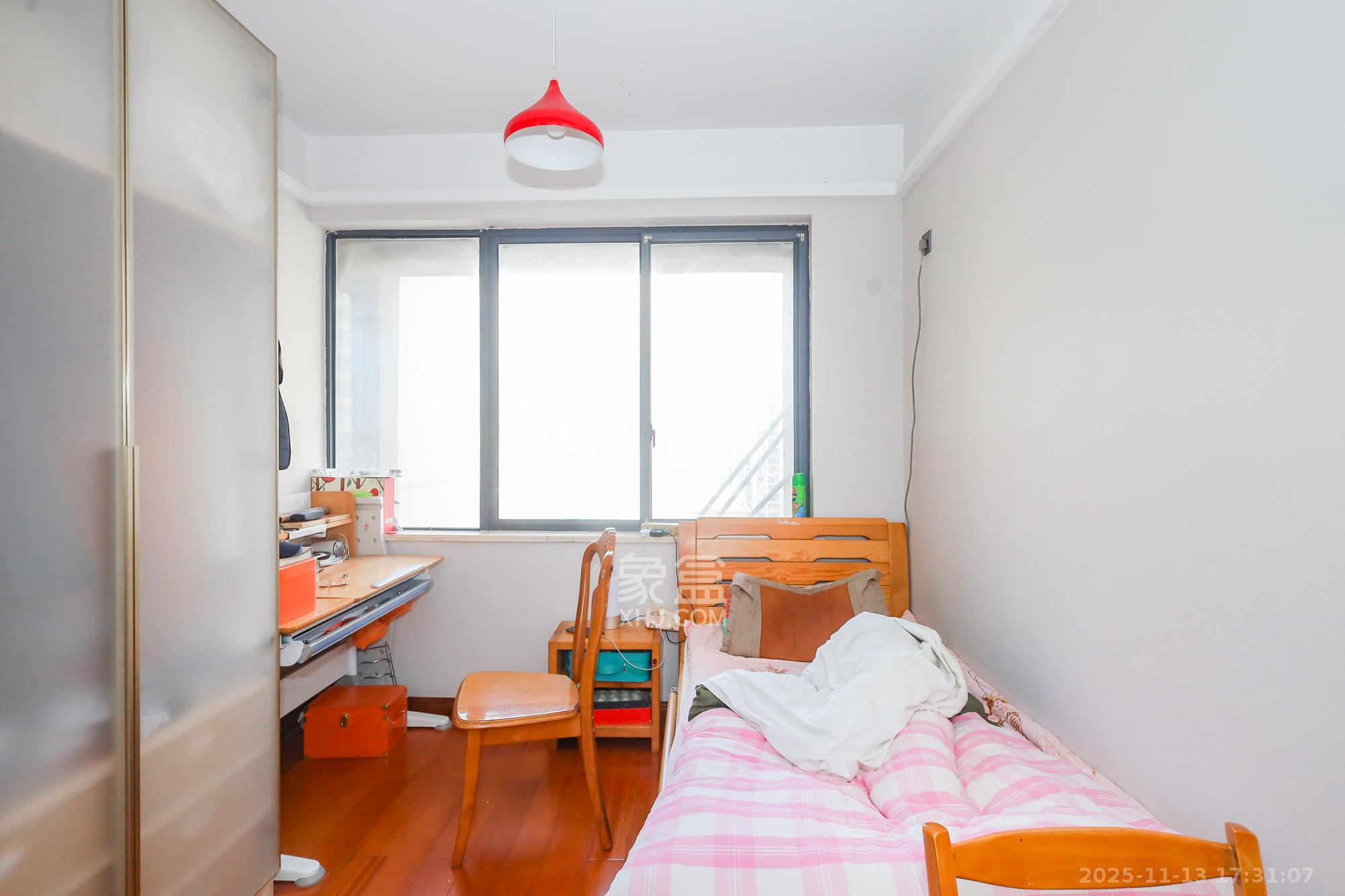 旭辉藏郡（藏郡、旭湘华府)  3室2厅1卫    225.0万卧室