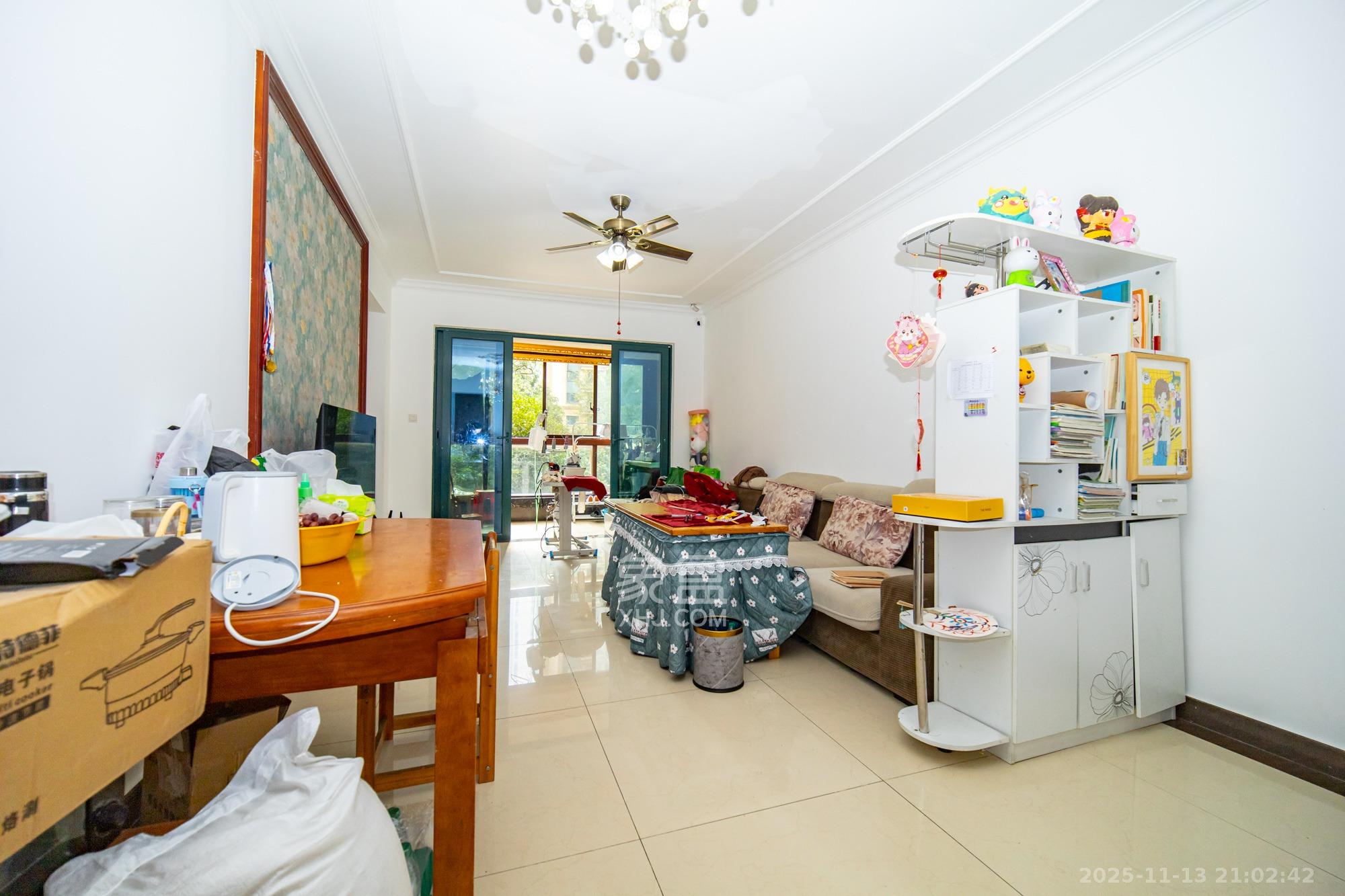 恒大翡翠华庭  3室2厅1卫    65.8万客厅