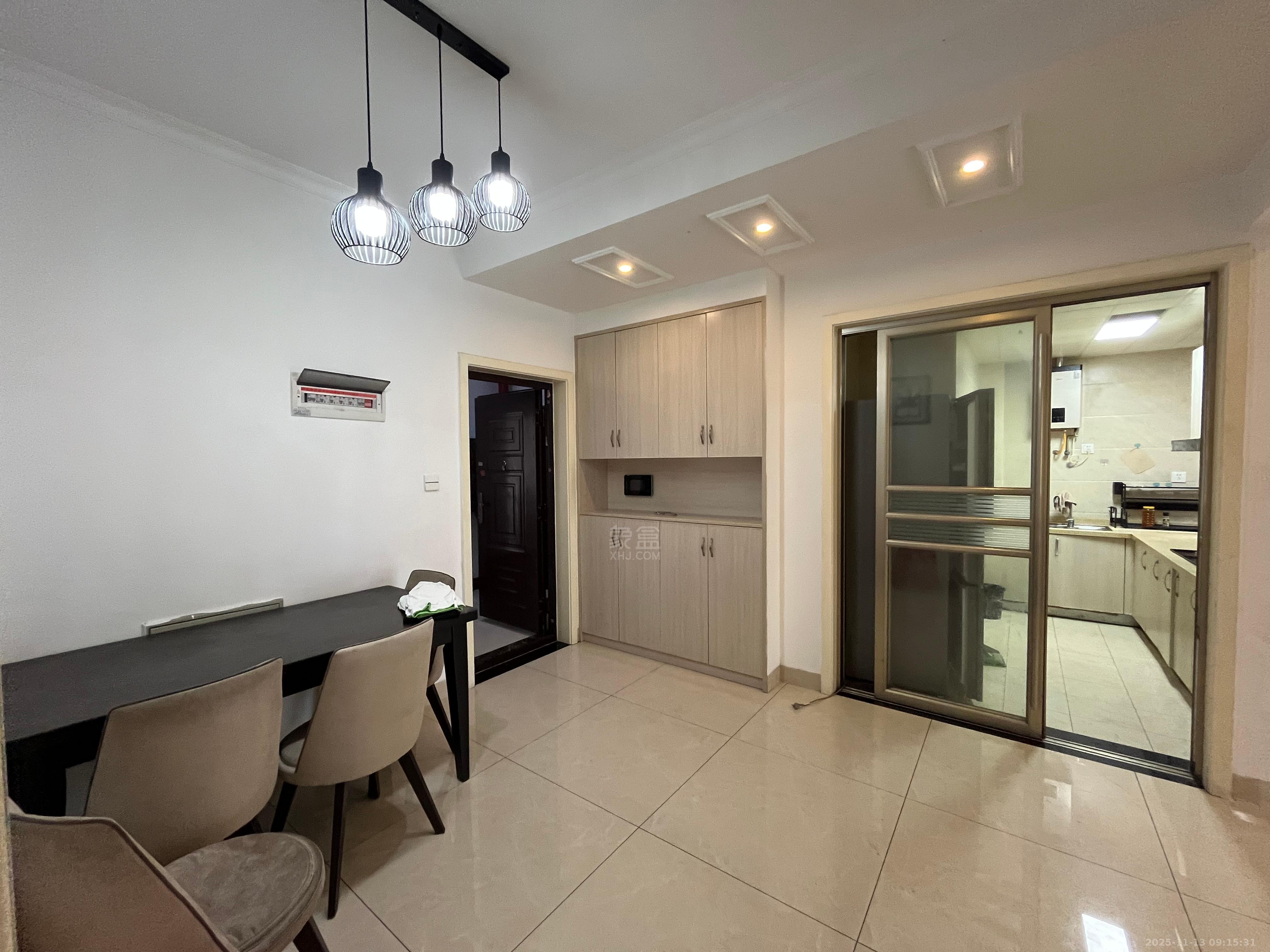 山水洲城华晨第一城 3室2厅1卫 1800.0元/月 山水洲城华晨第一城 3室2厅1卫 1800.0元/月室内图