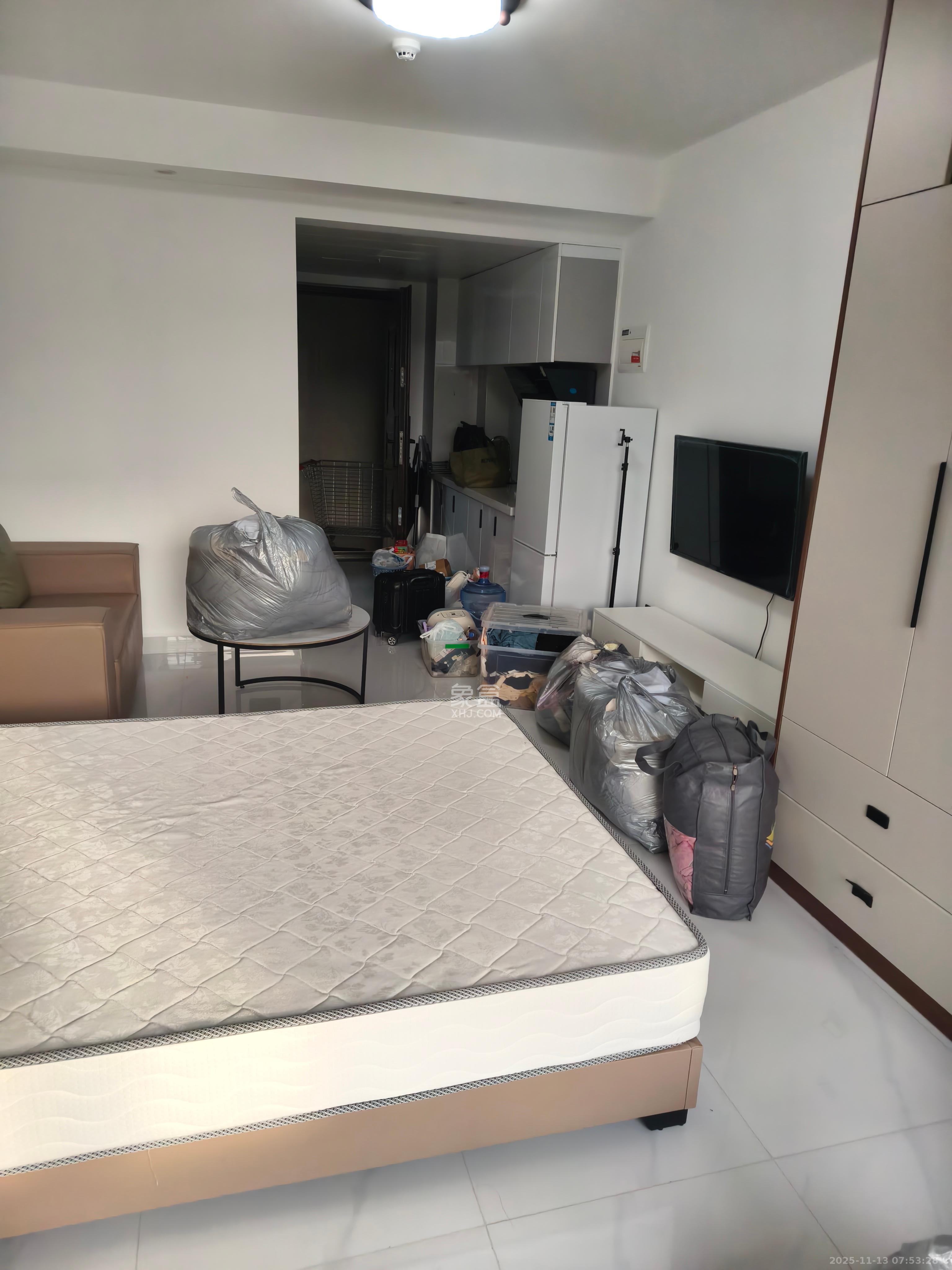 中海珑悦府  1室0厅0卫    1300.0元/月