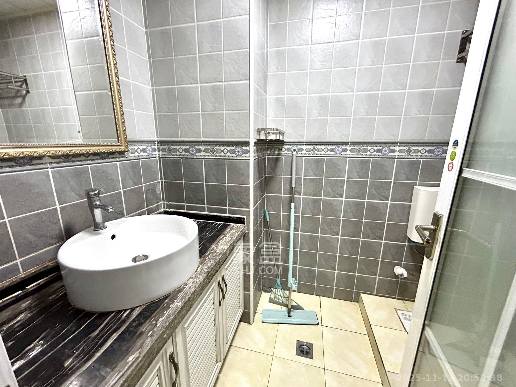 北辰三角洲E4区  1室1厅1卫    2200.0元/月室内图