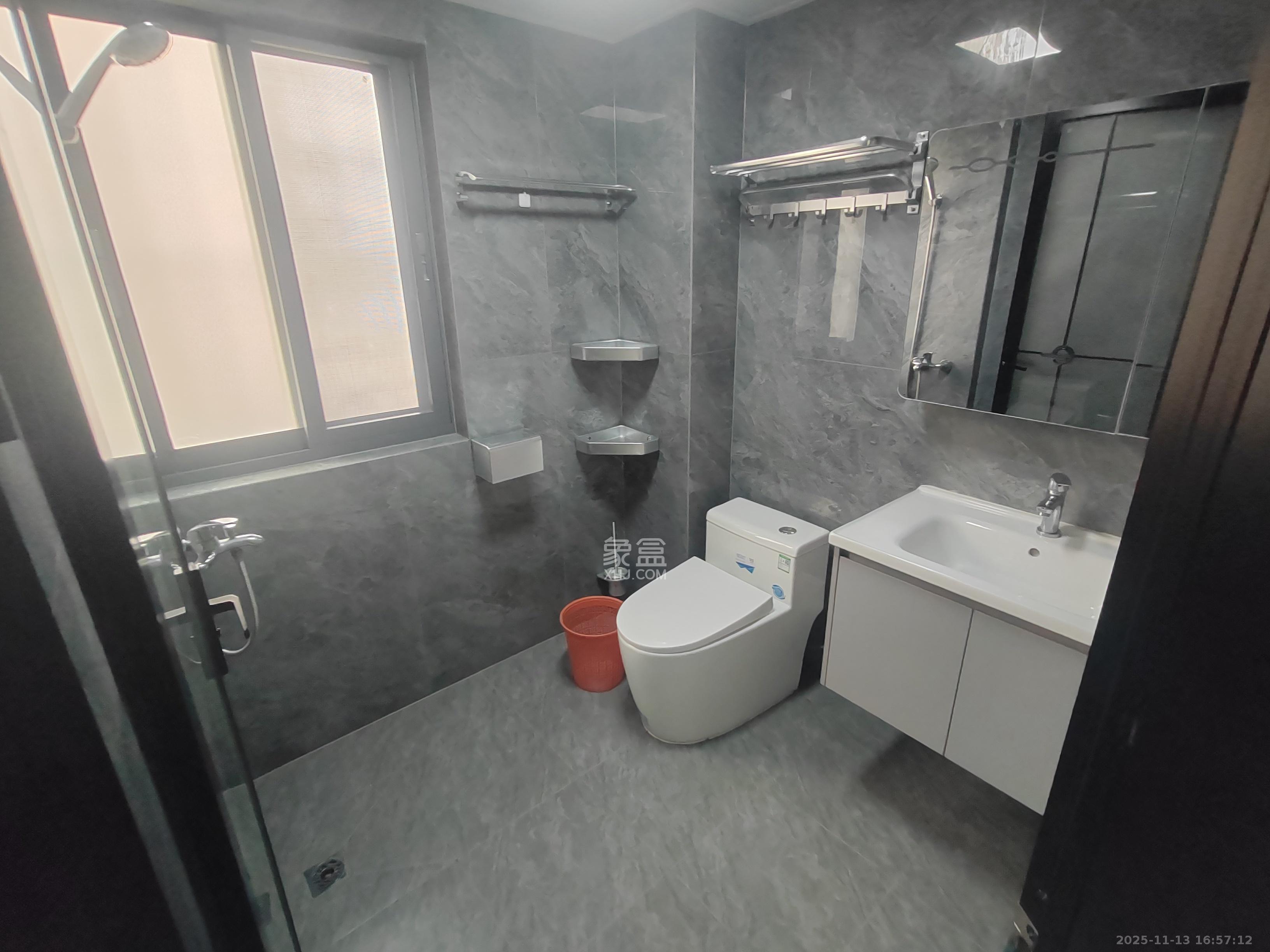 桥头家园三期  4室2厅2卫    2600.0元/月室内图