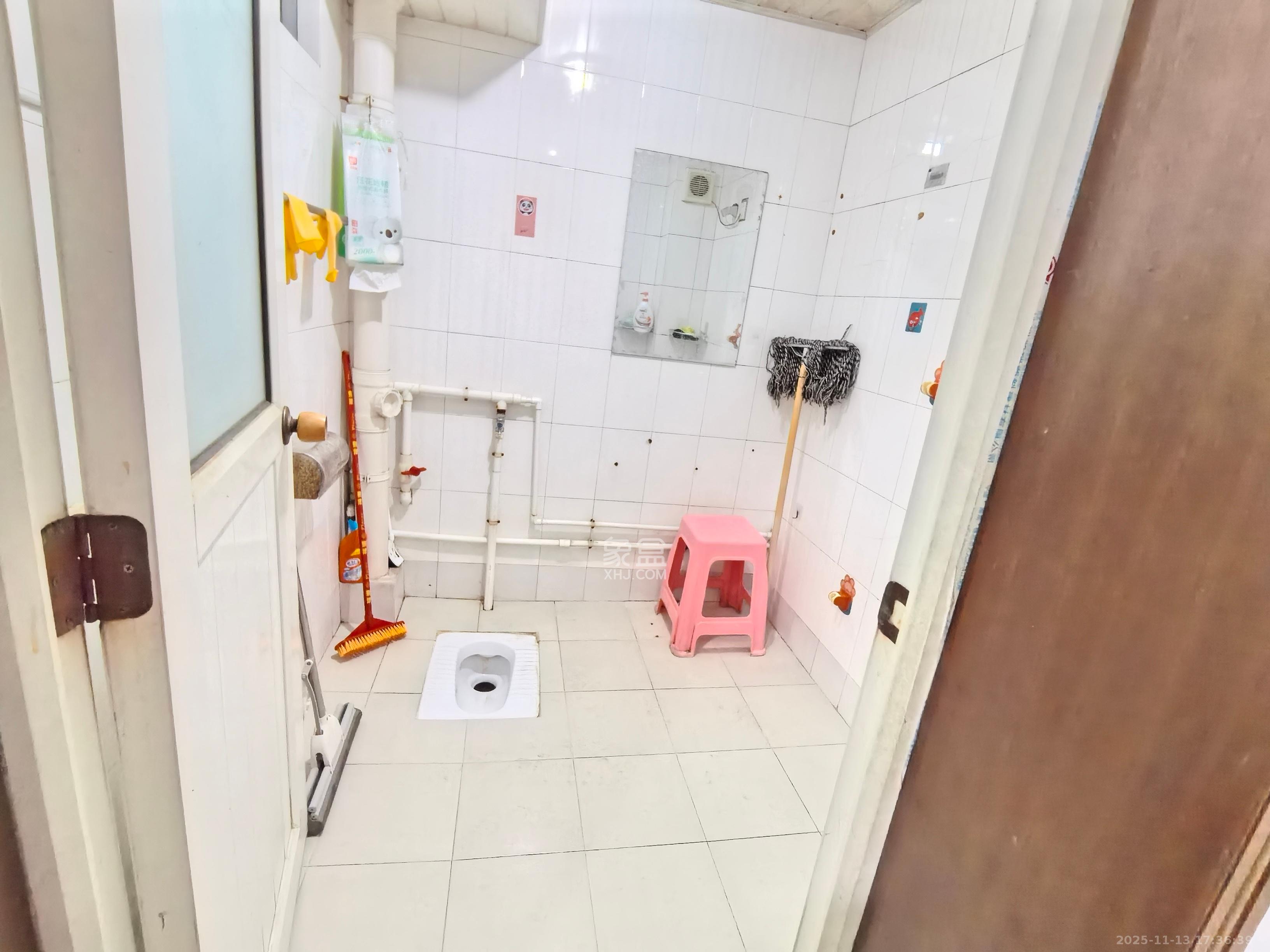 中南汽车世界  2室2厅1卫    1200.0元/月室内图