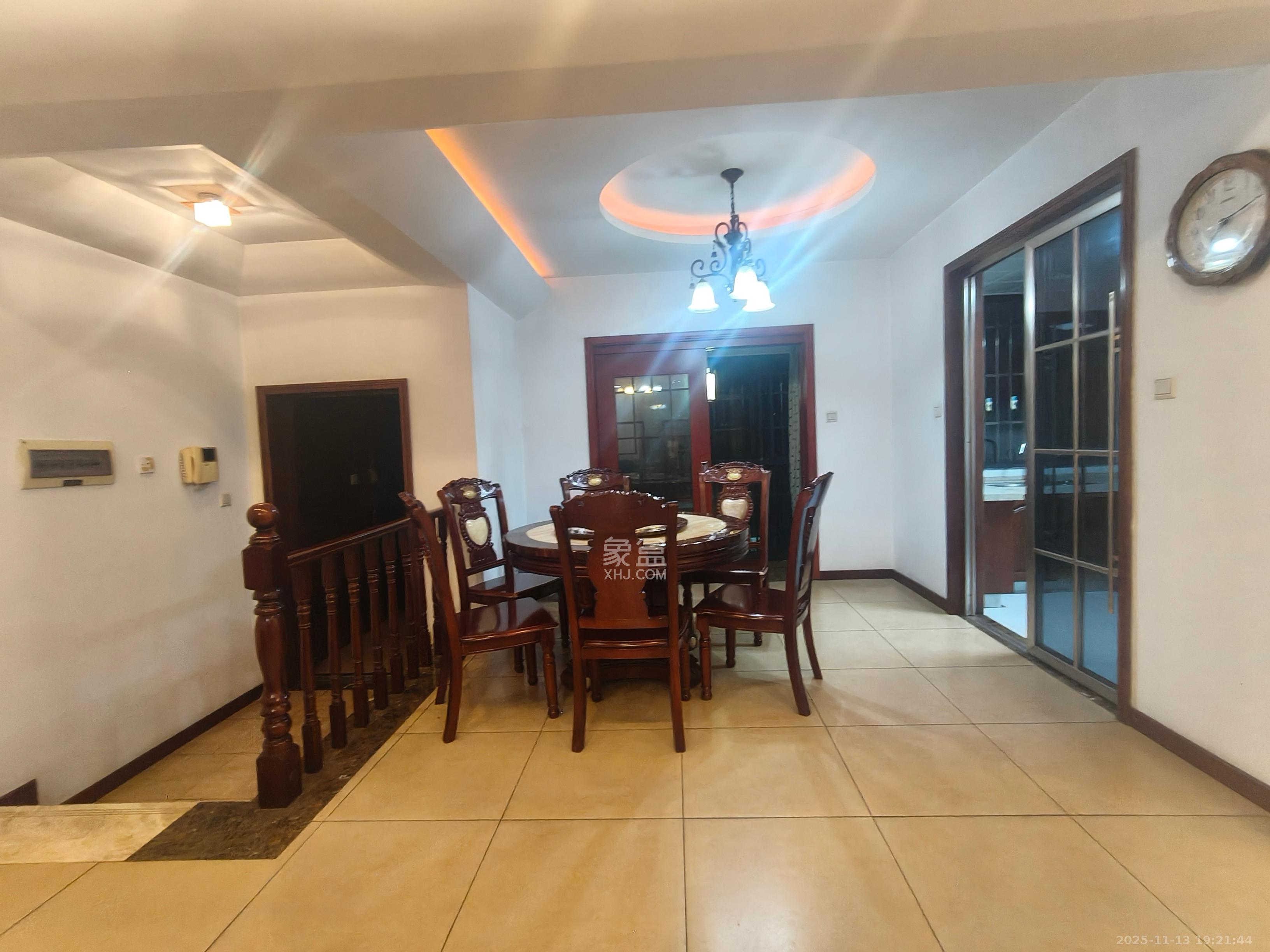 美林水郡  3室2厅2卫    2800.0元/月室内图