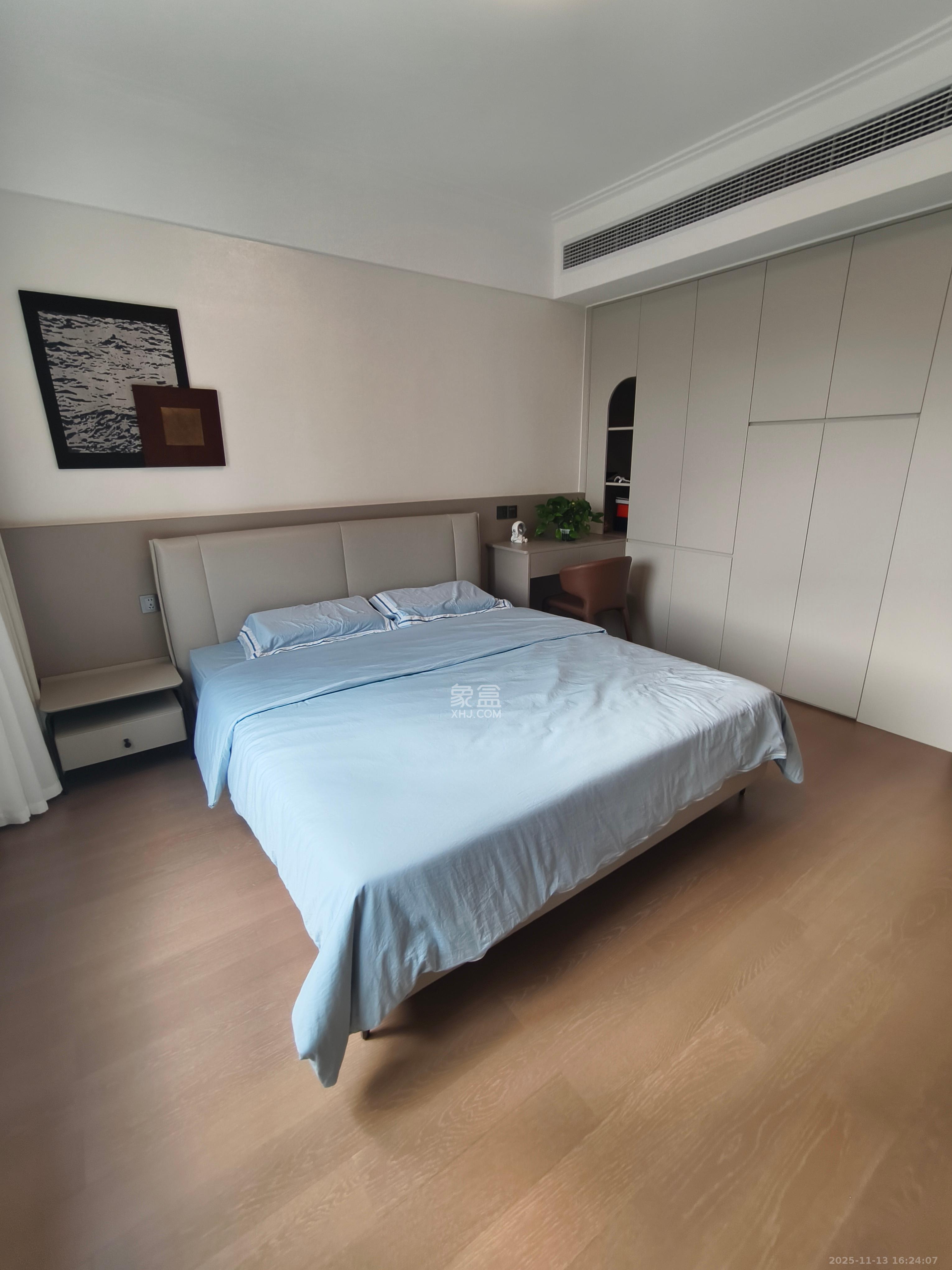 绿地V岛 4室2厅2卫 10000.0元/月 绿地V岛 4室2厅2卫 10000.0元/月室内图