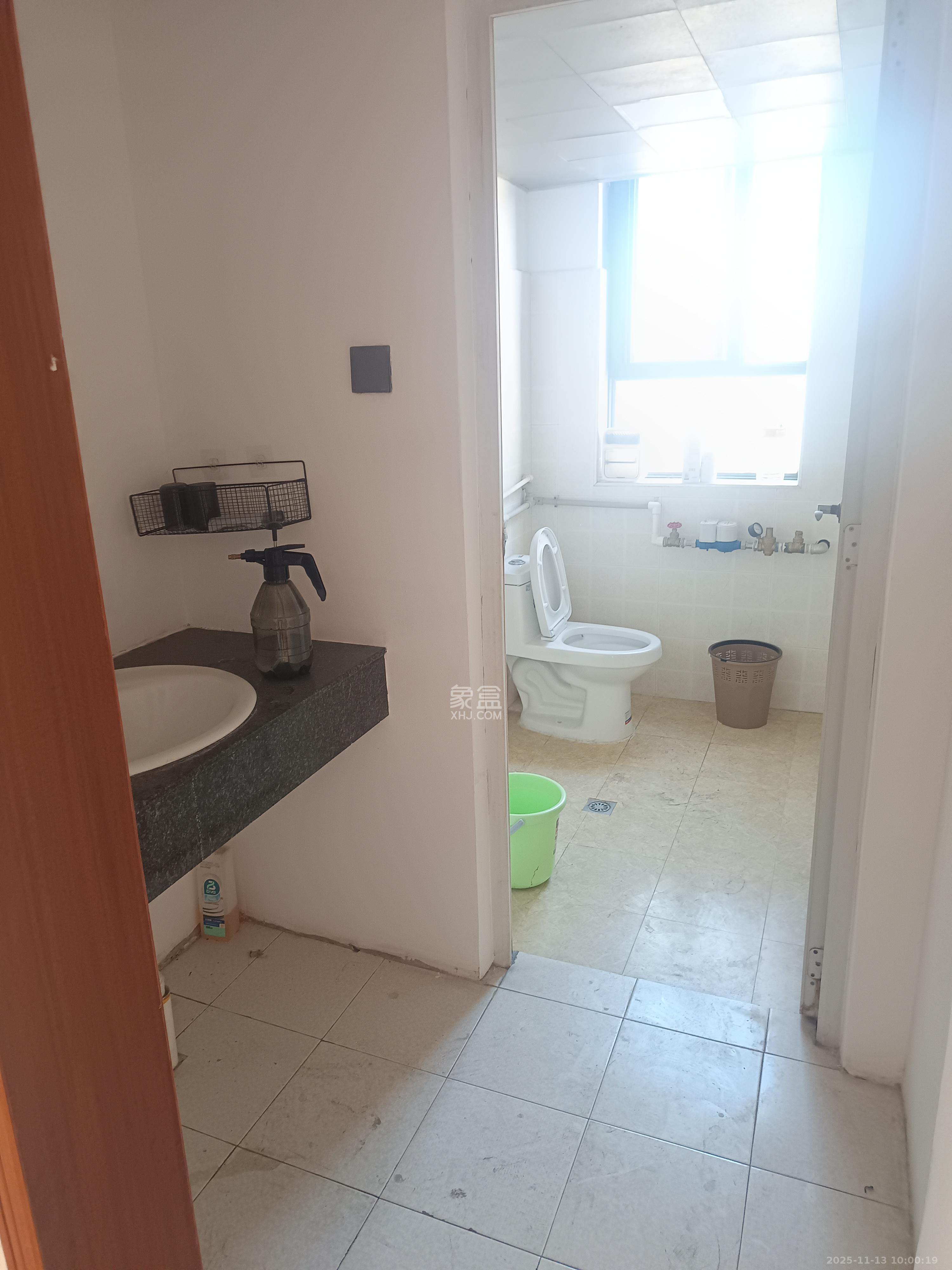 金色山庄  3室2厅2卫    2800.0元/月室内图