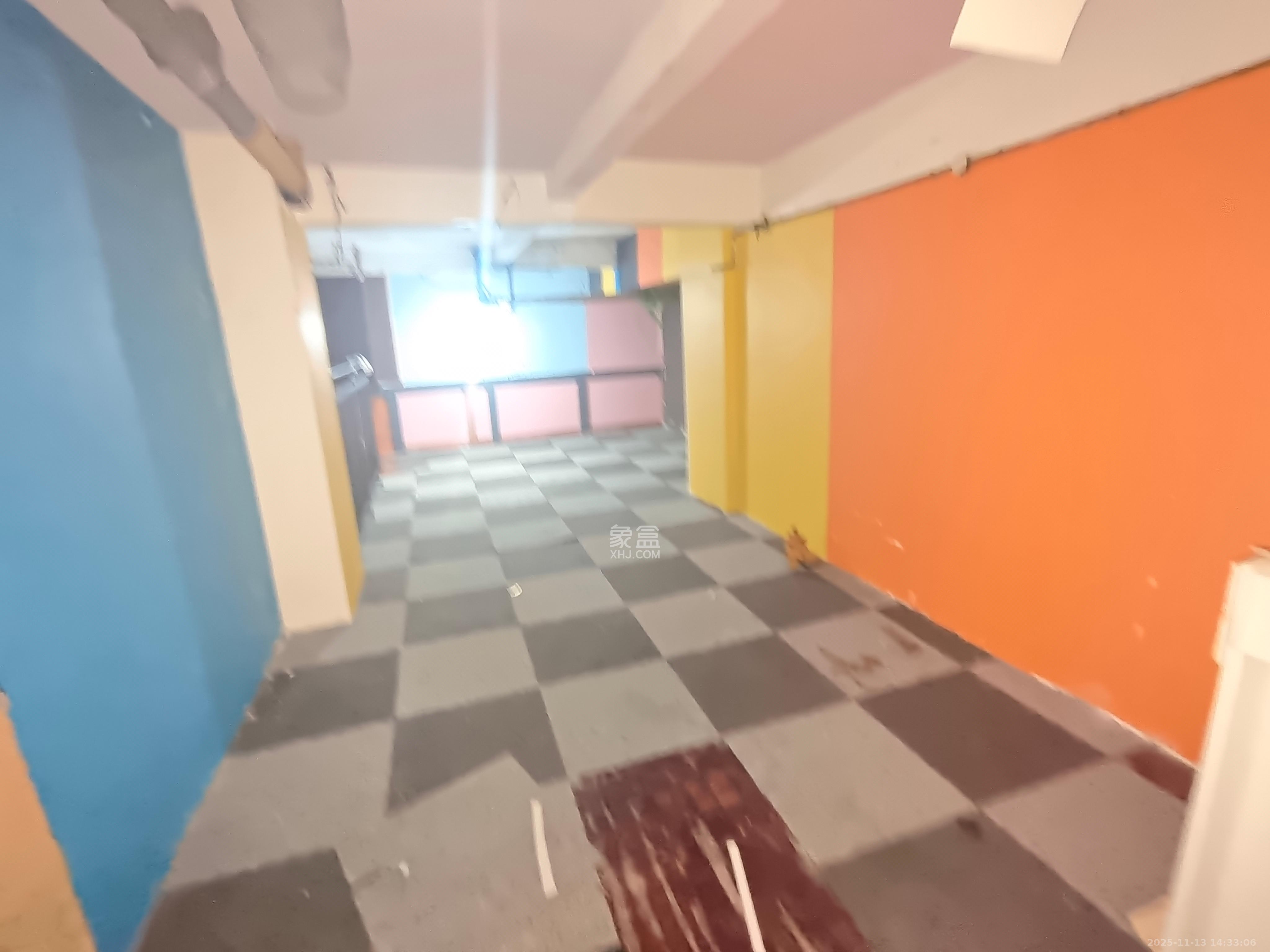 阳光100三期   88.57㎡      3500.0元/月室内图