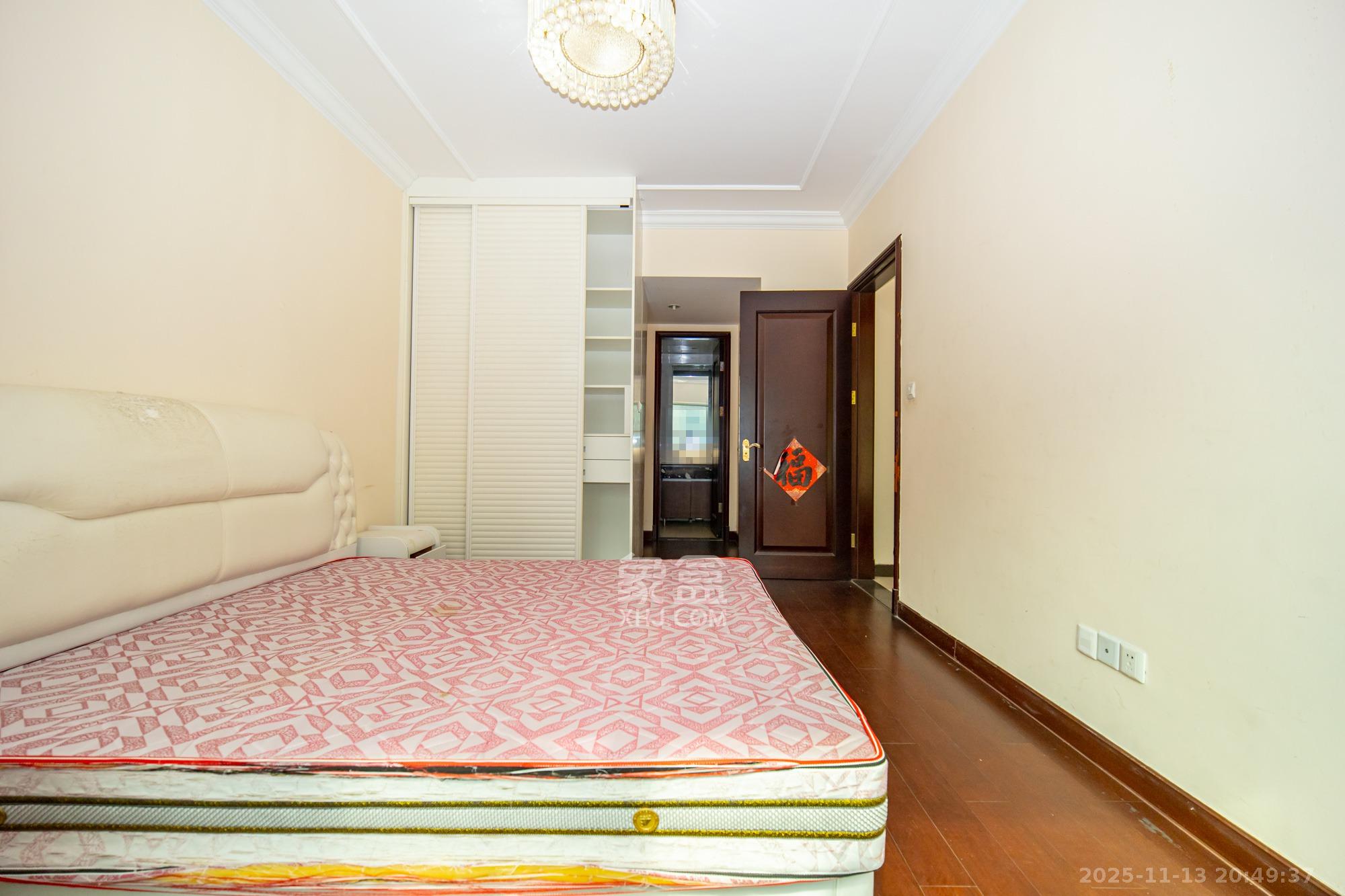 恒大翡翠华庭  3室2厅2卫    87.0万卧室