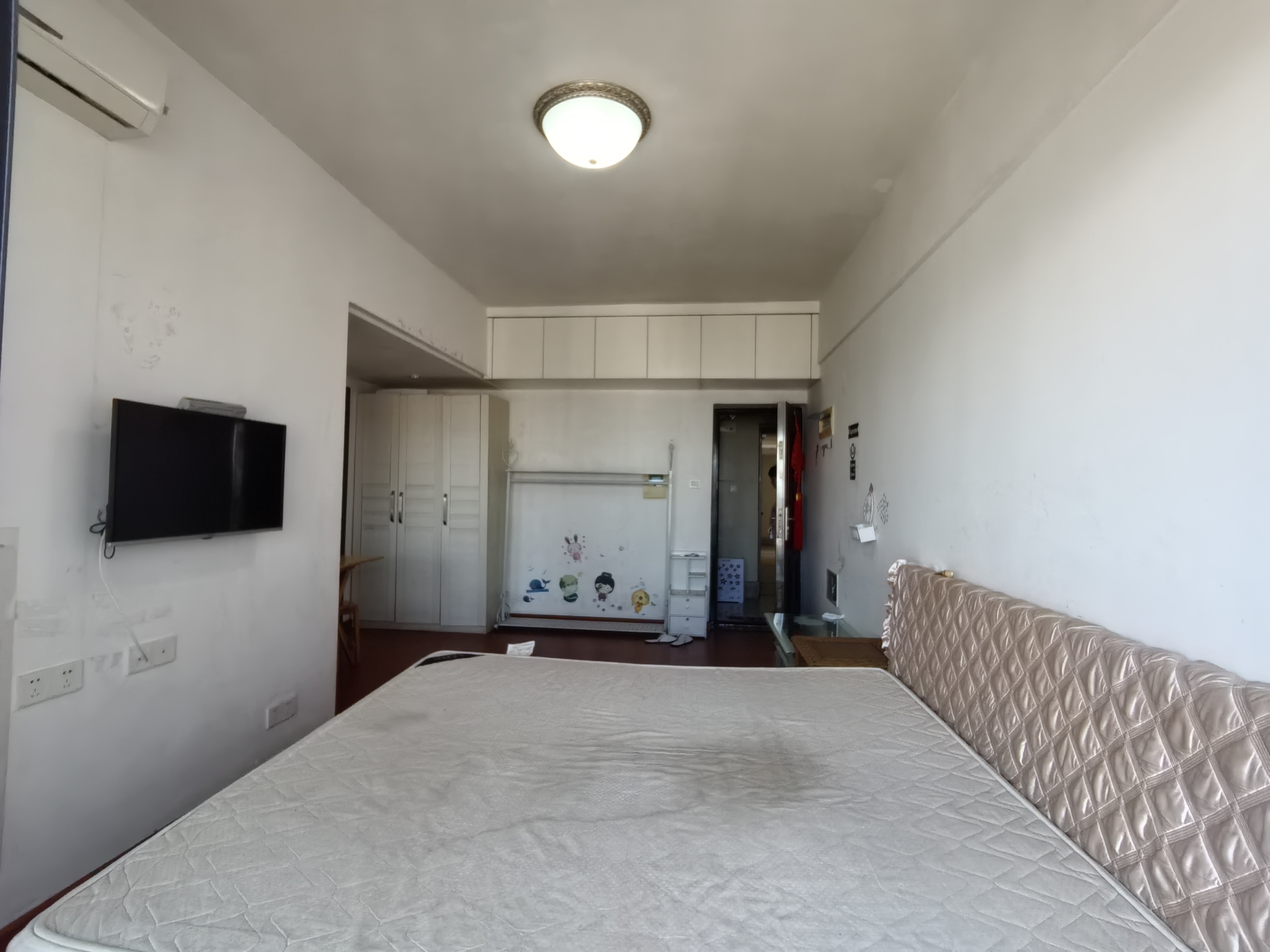 椰岛广场  1室0厅1卫    1800.0元/月室内图