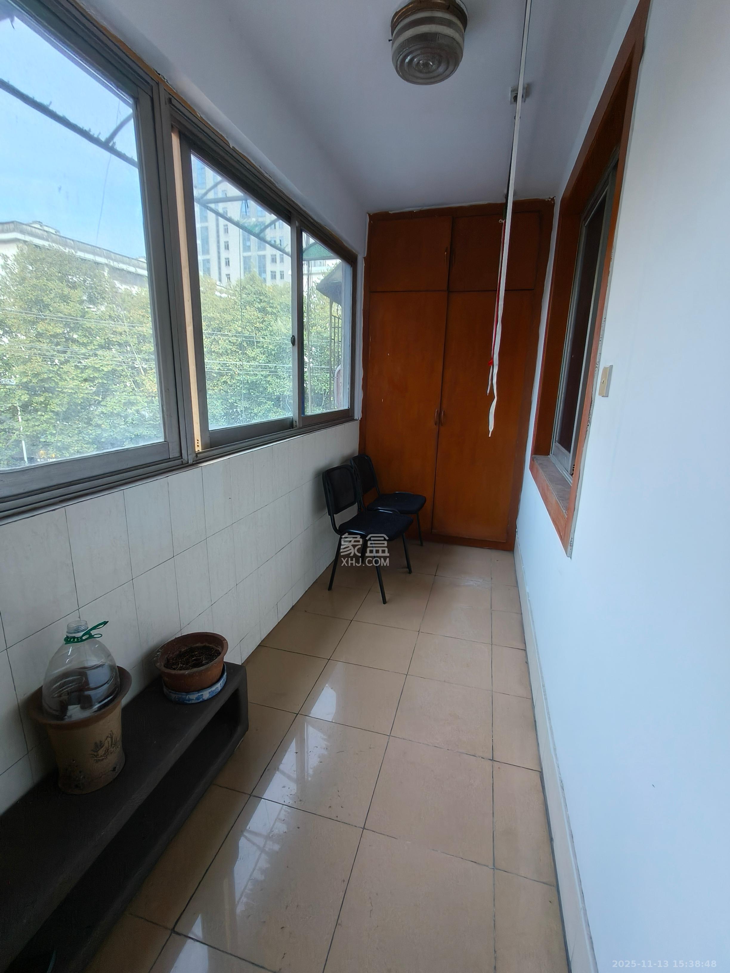 三和公寓  4室2厅2卫    2800.0元/月室内图