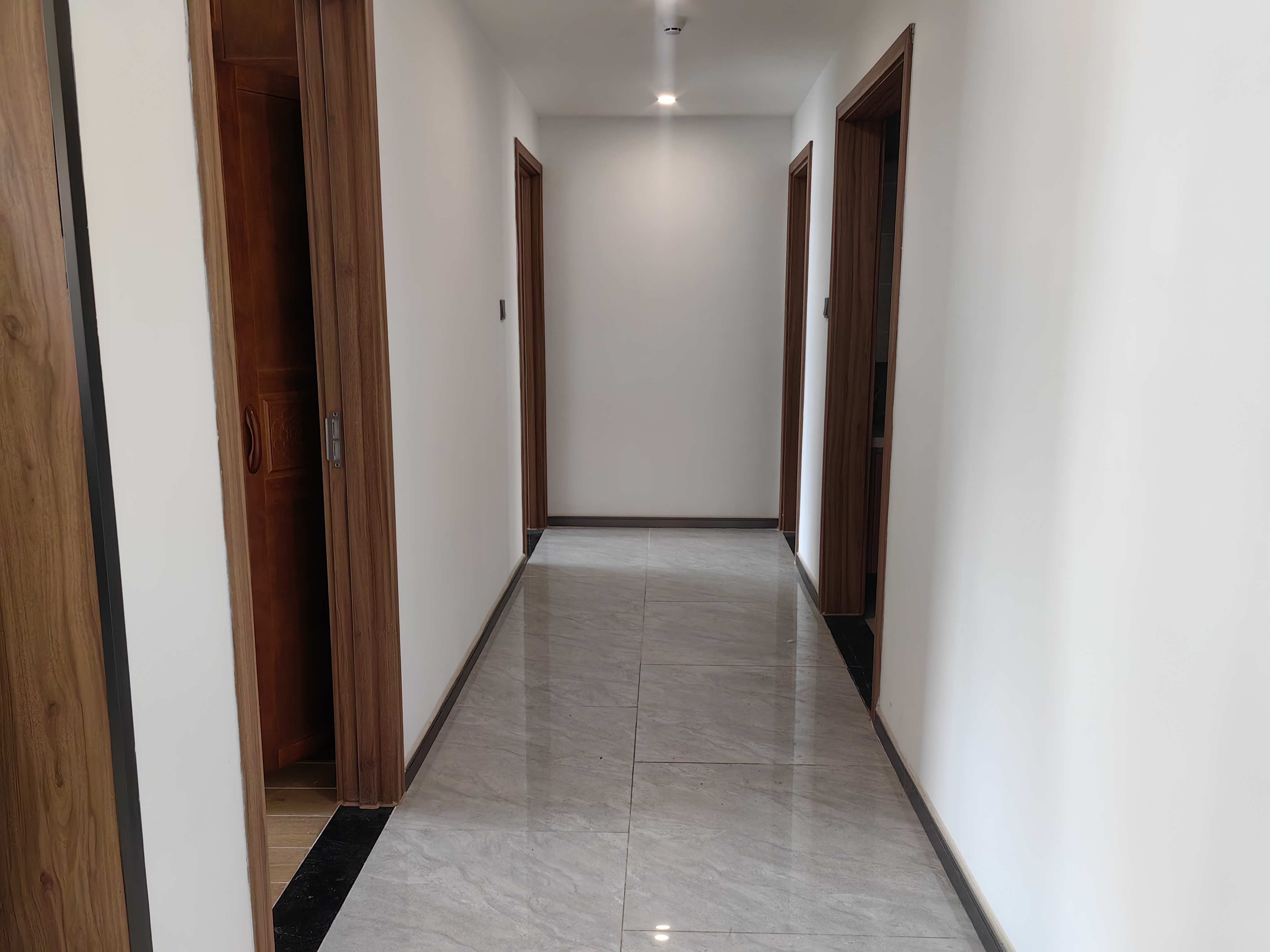 海航豪庭南苑  4室2厅2卫    5800.0元/月室内图