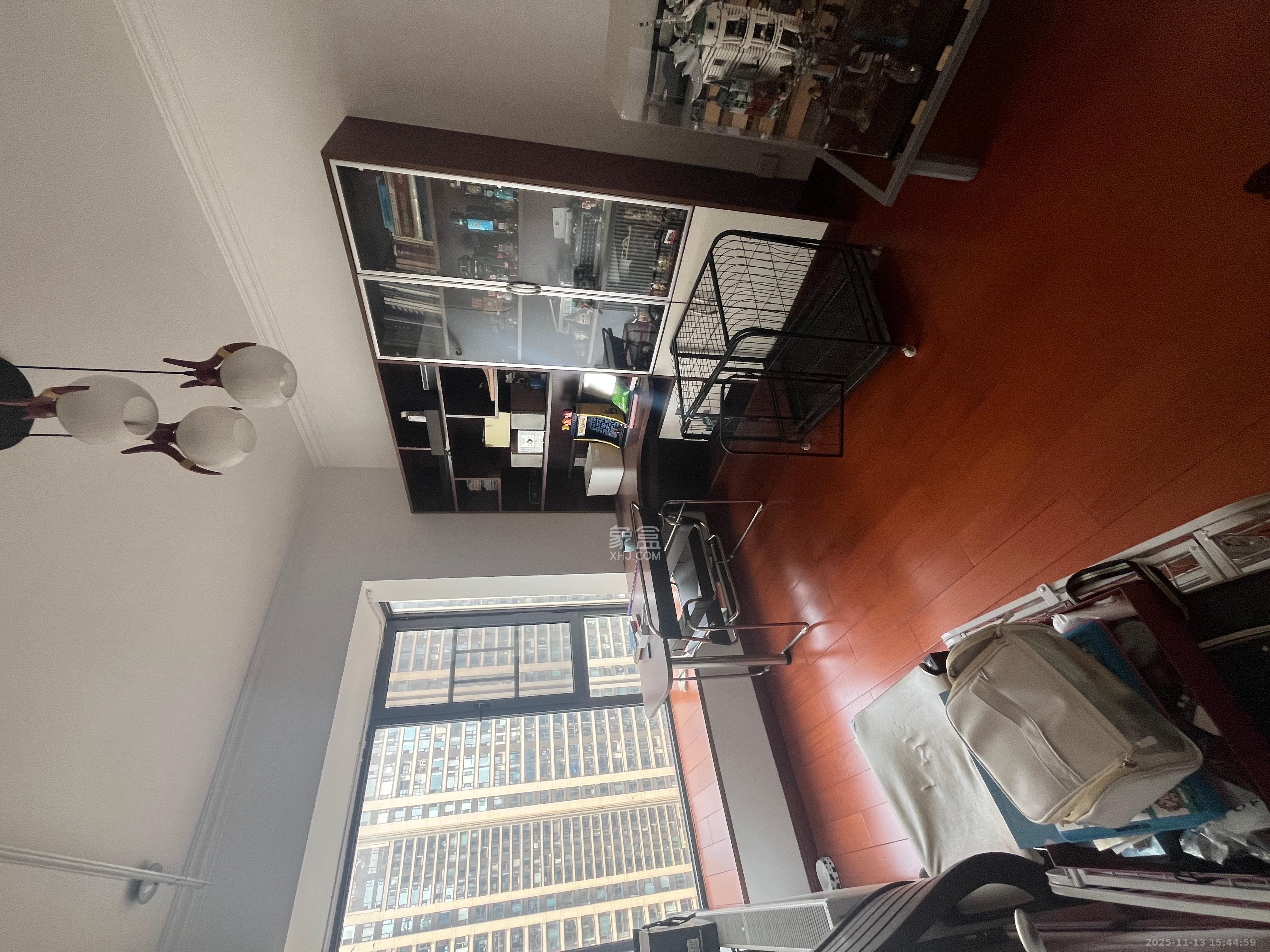 三万英尺  3室2厅2卫    3700.0元/月室内图