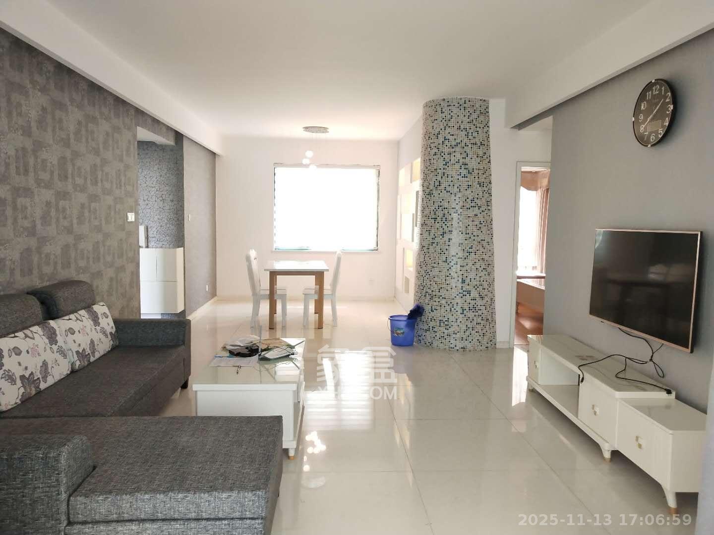 保利花园  3室2厅1卫    2200.0元/月室内图